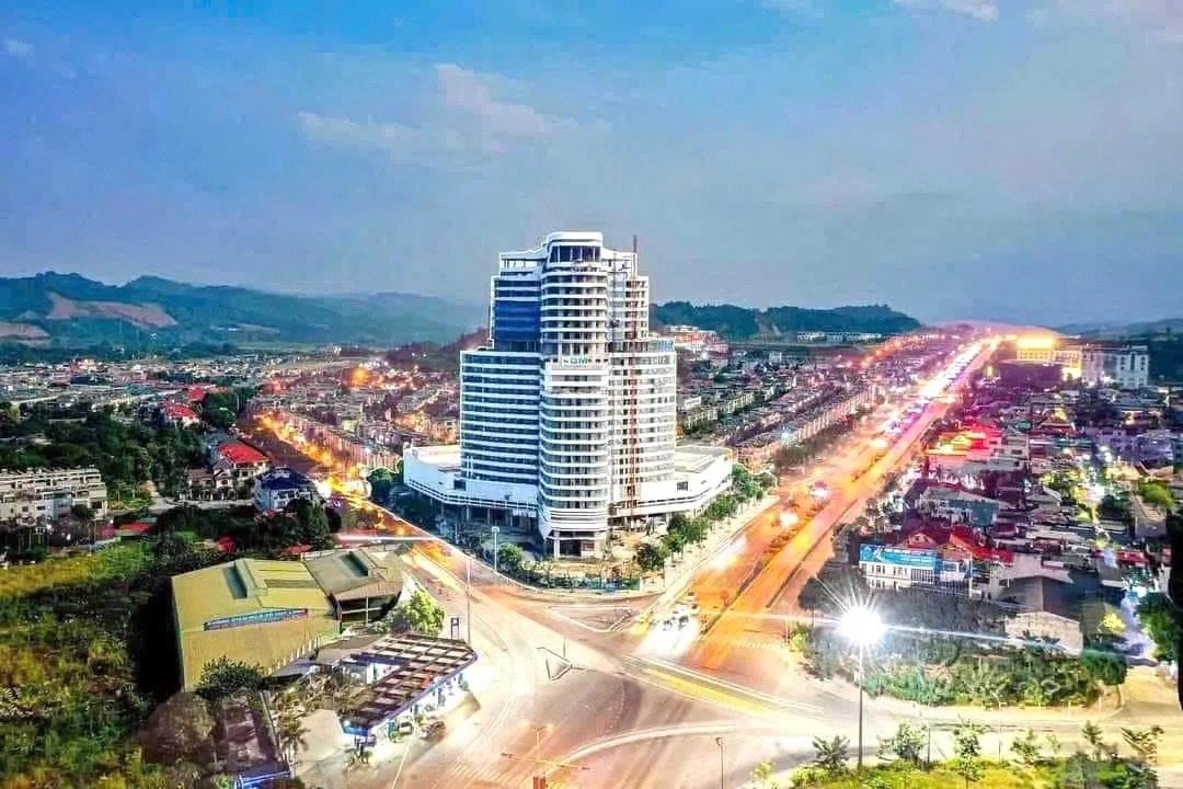 Lào Cai: Vững tin trên chặng đường mới - Dấu ấn một nhiệm kỳ và khát vọng vươn xa- Ảnh 1. Lào Cai: Vững tin trên chặng đường mới - Dấu ấn một nhiệm kỳ và khát vọng vươn xa- Ảnh 1.