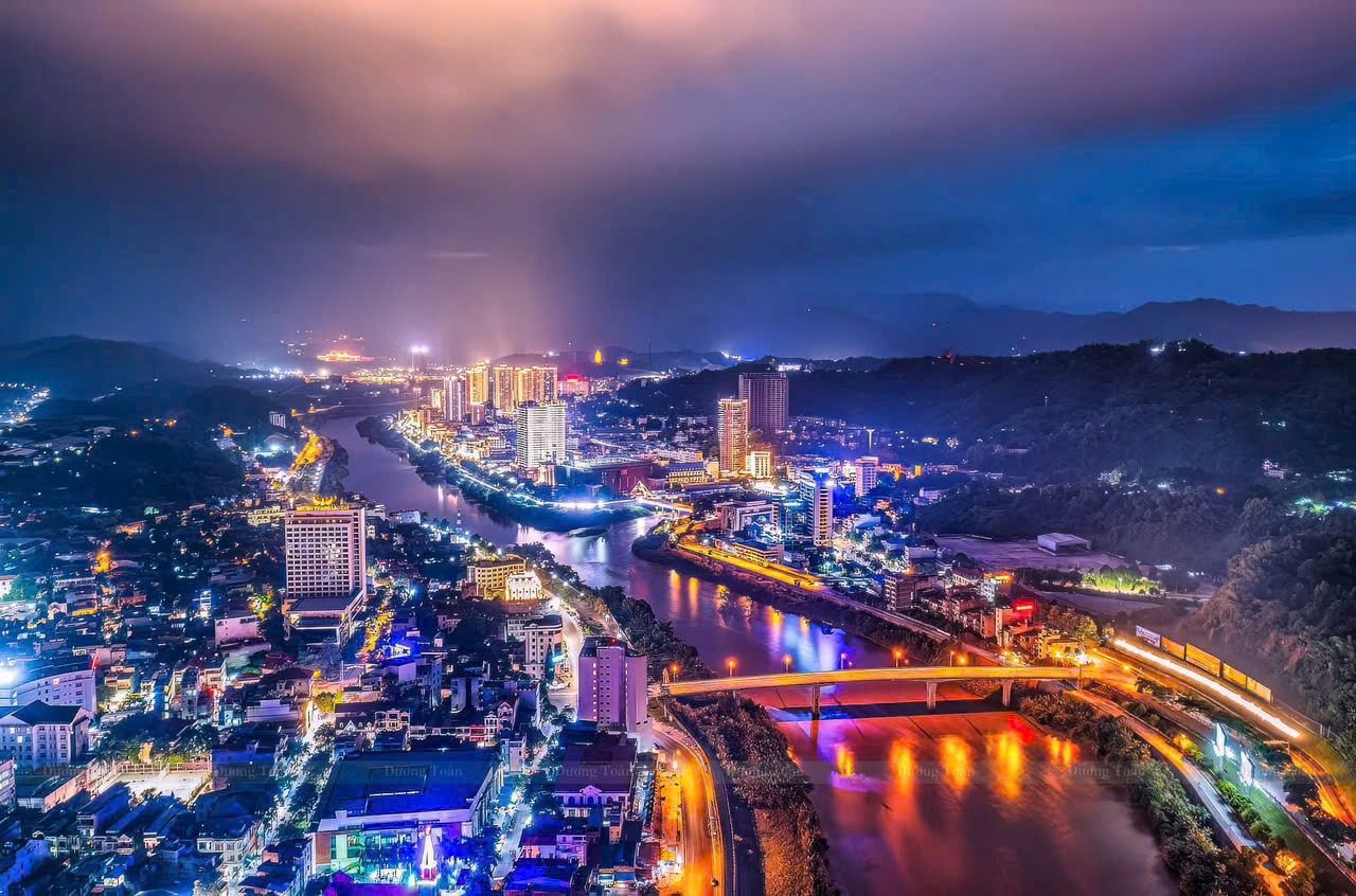 Lào Cai: Vững tin trên chặng đường mới - Dấu ấn một nhiệm kỳ và khát vọng vươn xa- Ảnh 2. Lào Cai: Vững tin trên chặng đường mới - Dấu ấn một nhiệm kỳ và khát vọng vươn xa- Ảnh 2.