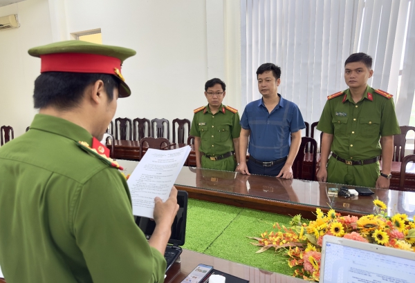 Khởi tố 2 đối tượng vi phạm đấu thầu gây thiệt hại hơn 23 tỷ đồng- Ảnh 2. Khởi tố 2 đối tượng vi phạm đấu thầu gây thiệt hại hơn 23 tỷ đồng- Ảnh 2.