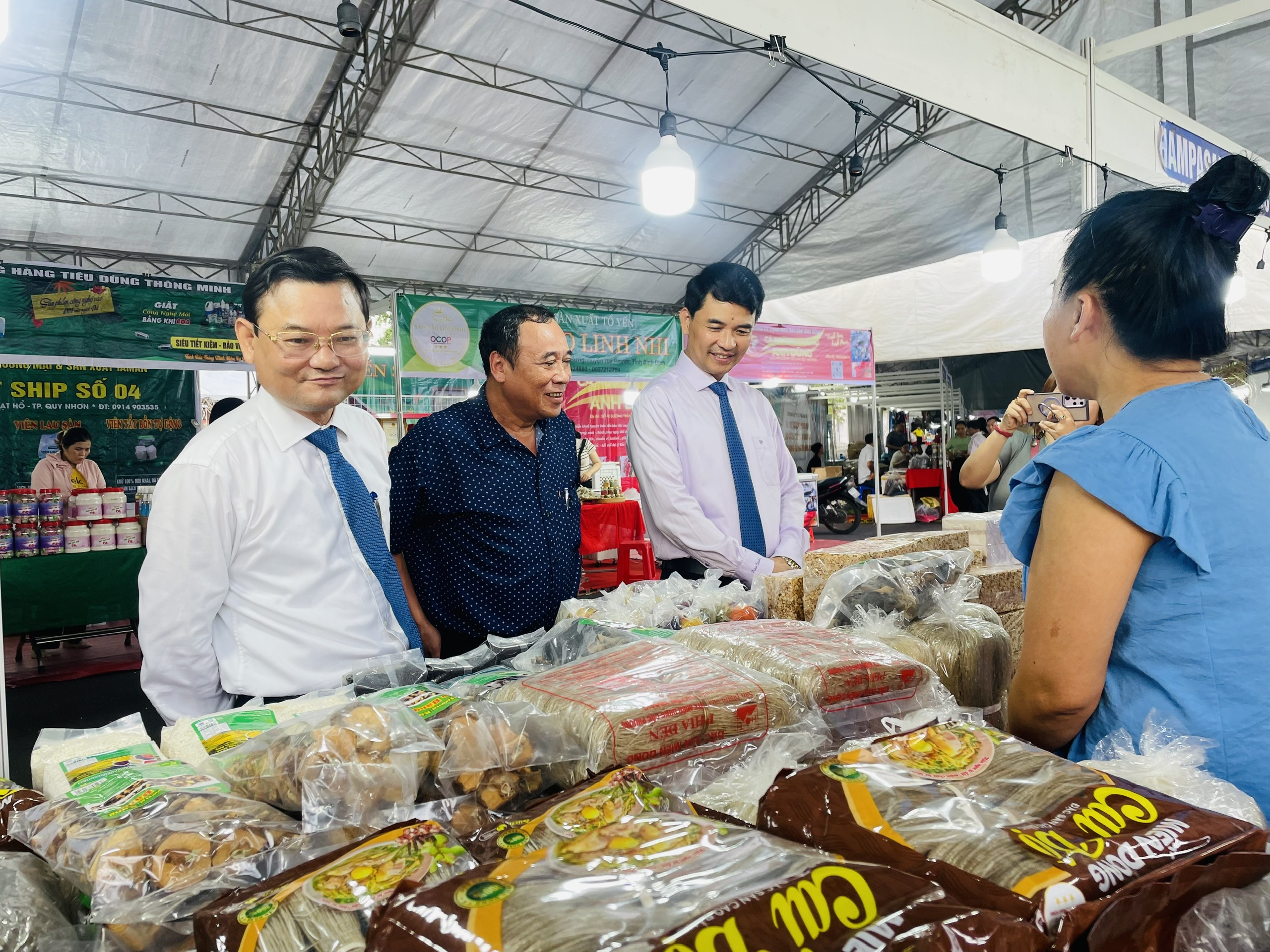 Đưa nông sản vùng miền đến gần hơn với người tiêu dùng- Ảnh 2. Đưa nông sản vùng miền đến gần hơn với người tiêu dùng- Ảnh 2.