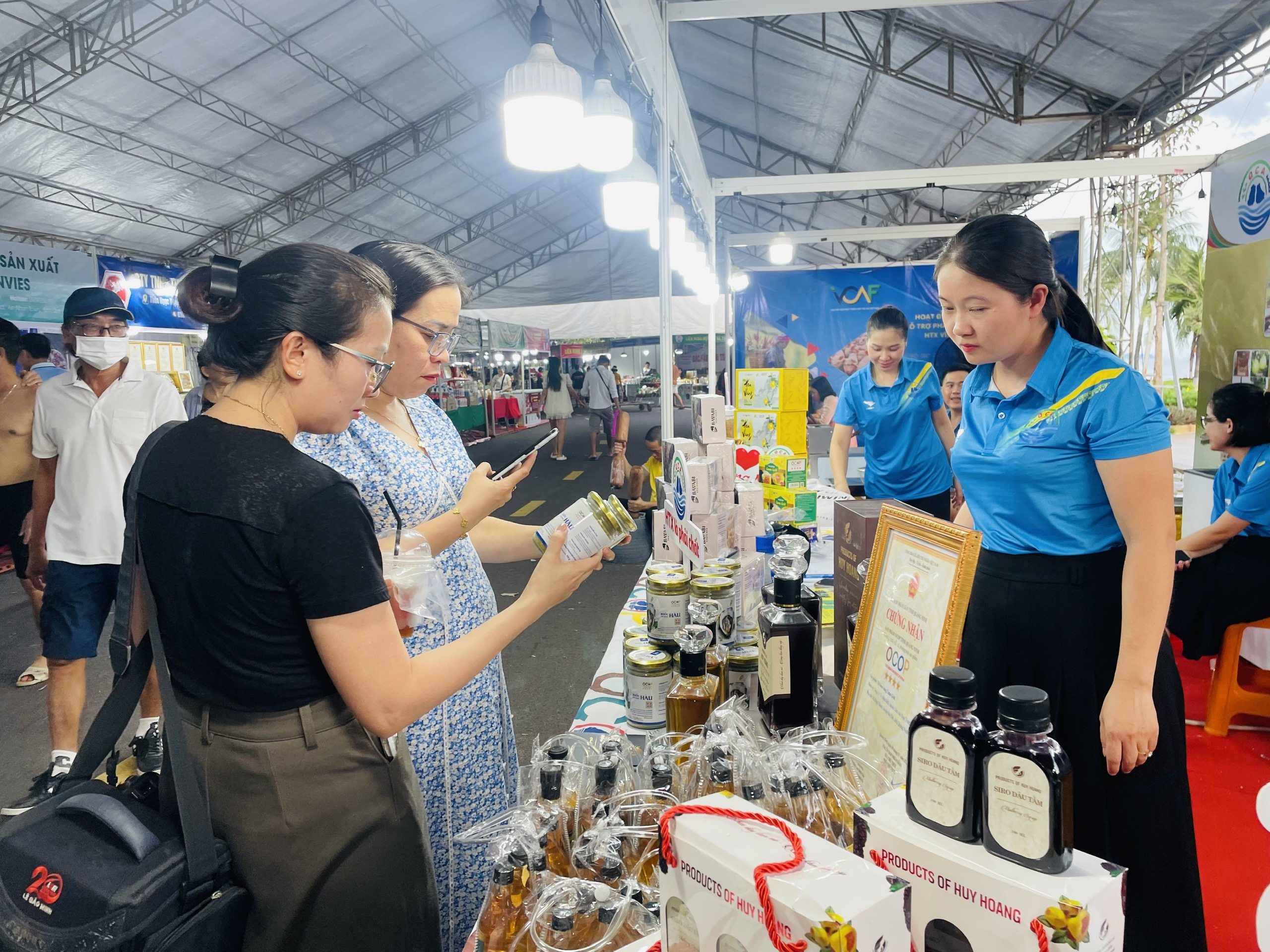 Đưa nông sản vùng miền đến gần hơn với người tiêu dùng- Ảnh 4. Đưa nông sản vùng miền đến gần hơn với người tiêu dùng- Ảnh 4.