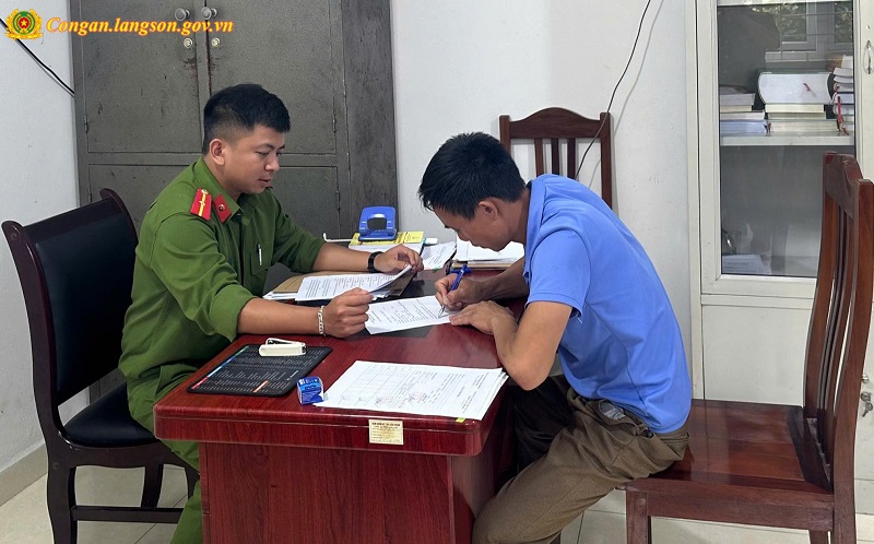 Khởi tố đối tượng trộm tiền phúng viếng trong đám tang- Ảnh 1. Khởi tố đối tượng trộm tiền phúng viếng trong đám tang- Ảnh 1.