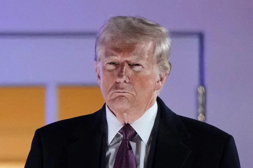 Iran tấn công căn cứ Mỹ ở Qatar: Tổng thống Trump tiết lộ động thái của Iran- Ảnh 1. Iran tấn công căn cứ Mỹ ở Qatar: Tổng thống Trump tiết lộ động thái của Iran- Ảnh 1.