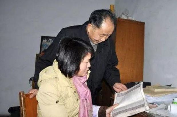 Cô giáo 38 tuổi kết hôn với ông lão 66 tuổi, cái kết sau đám cưới thật bất ngờ- Ảnh 2. Cô giáo 38 tuổi kết hôn với ông lão 66 tuổi, cái kết sau đám cưới thật bất ngờ- Ảnh 2.