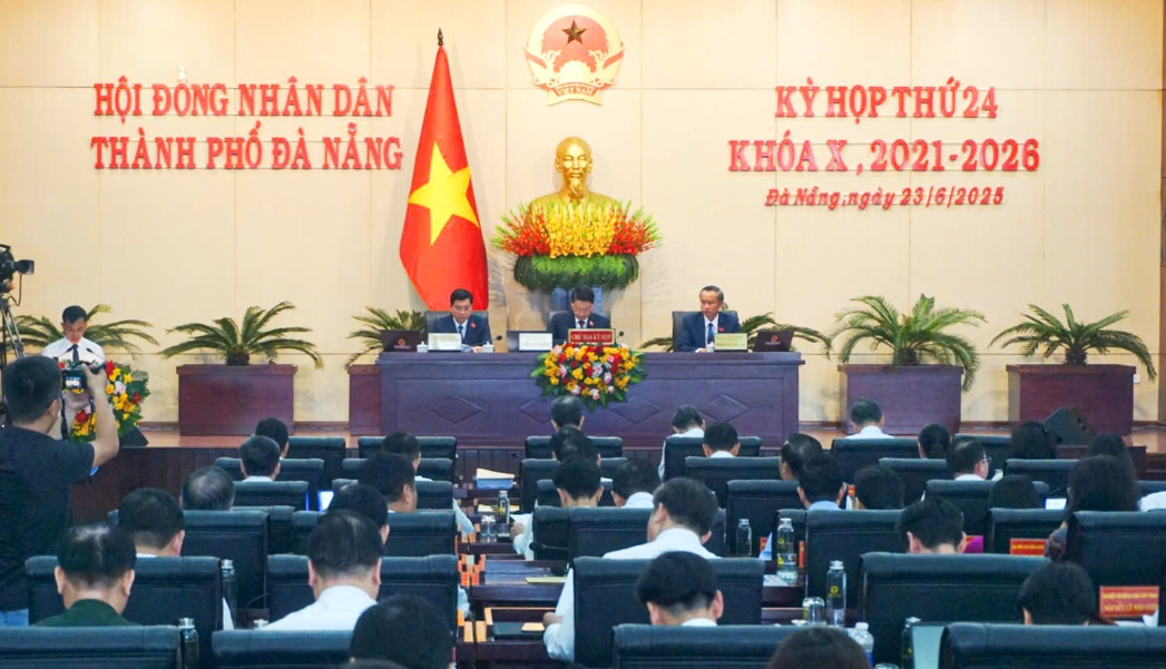 Đà Nẵng: Khép lại kỳ họp lịch sử, sẵn sàng cho mô hình chính quyền 2 cấp- Ảnh 3. Đà Nẵng: Khép lại kỳ họp lịch sử, sẵn sàng cho mô hình chính quyền 2 cấp- Ảnh 3.