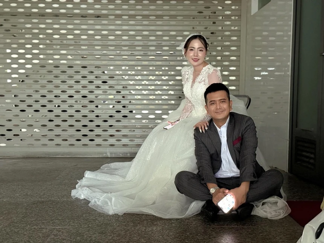 Hùng Thuận "Đất Phương Nam" tung hình cưới, bất ngờ nhan sắc cô dâu- Ảnh 1.