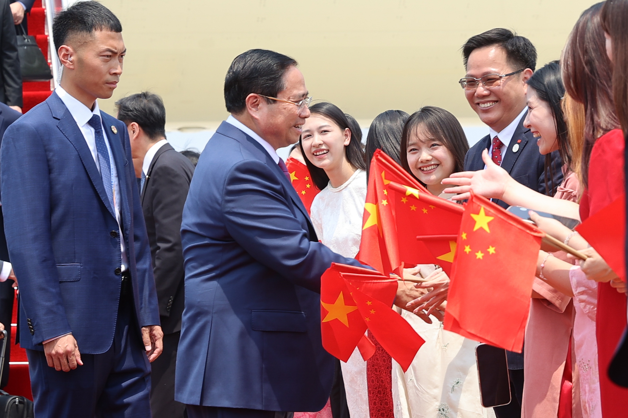 Thủ tướng tới Thiên Tân, bắt đầu dự WEF 16 và làm việc tại Trung Quốc- Ảnh 2.