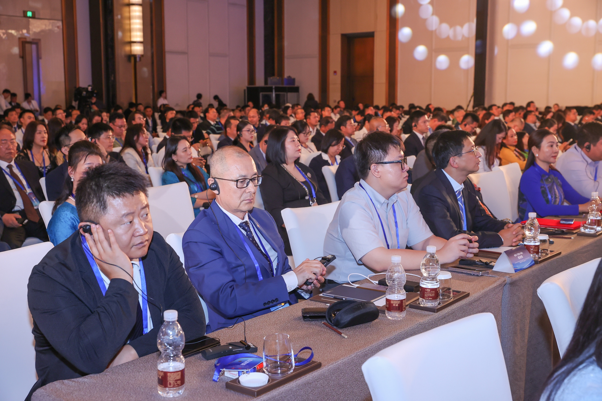 Cộng đồng doanh nghiệp là trụ cột quan trọng kết nối kinh tế Việt Nam - Trung Quốc- Ảnh 1. Cộng đồng doanh nghiệp là trụ cột quan trọng kết nối kinh tế Việt Nam - Trung Quốc- Ảnh 1.