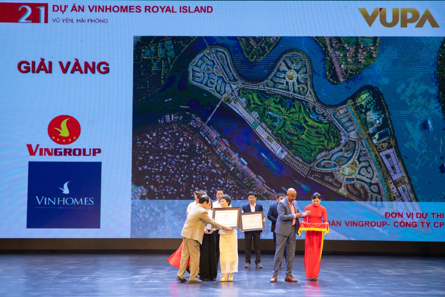 Vinhomes Royal Island đoạt giải Vàng về quy hoạch: Điểm đến mới của giới chuyên gia và nhà đầu tư quốc tế- Ảnh 1. Vinhomes Royal Island đoạt giải Vàng về quy hoạch: Điểm đến mới của giới chuyên gia và nhà đầu tư quốc tế- Ảnh 1.