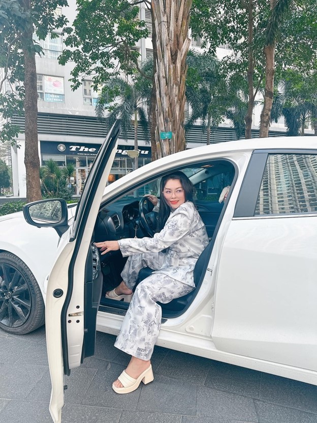 "Bà ngoại" Thanh Tú tuổi 50, nhan sắc vẫn "chặt đẹp" con gái- Ảnh 7. "Bà ngoại" Thanh Tú tuổi 50, nhan sắc vẫn "chặt đẹp" con gái- Ảnh 7.