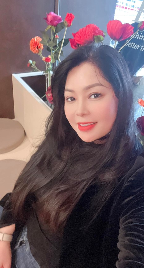 "Bà ngoại" Thanh Tú tuổi 50, nhan sắc vẫn "chặt đẹp" con gái- Ảnh 5. "Bà ngoại" Thanh Tú tuổi 50, nhan sắc vẫn "chặt đẹp" con gái- Ảnh 5.