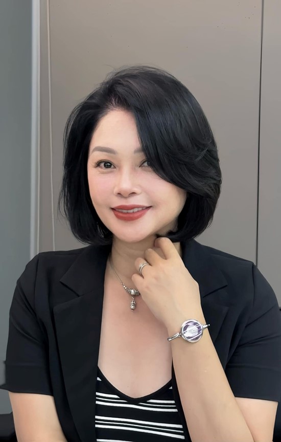 "Bà ngoại" Thanh Tú tuổi 50, nhan sắc vẫn "chặt đẹp" con gái- Ảnh 8. "Bà ngoại" Thanh Tú tuổi 50, nhan sắc vẫn "chặt đẹp" con gái- Ảnh 8.