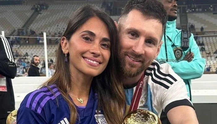 Lionel Messi cùng Antonela Roccuzzo trong một trận bóng đá. (Ảnh: Instagram/@roccuzzo) Lionel Messi cùng Antonela Roccuzzo trong một trận bóng đá. (Ảnh: Instagram/@roccuzzo)