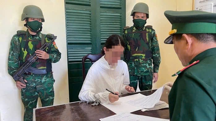Bất ngờ danh tính "hot girl" dùng Mercedes tiền tỷ vận chuyển ma túy- Ảnh 1. Bất ngờ danh tính "hot girl" dùng Mercedes tiền tỷ vận chuyển ma túy- Ảnh 1.