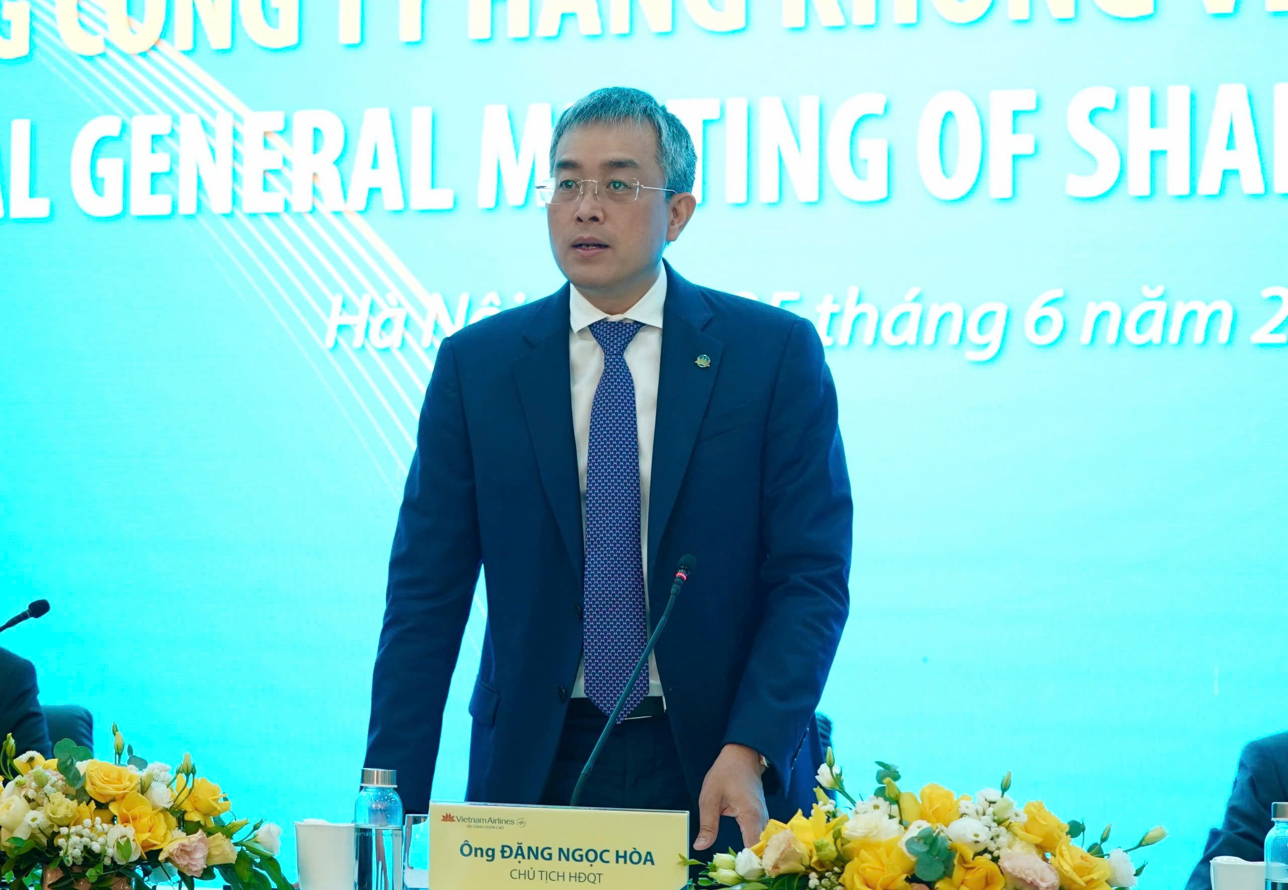 Vietnam Airlines đặt mục tiêu phá kỷ lục về doanh thu trong năm 2025- Ảnh 2. Vietnam Airlines đặt mục tiêu phá kỷ lục về doanh thu trong năm 2025- Ảnh 2.