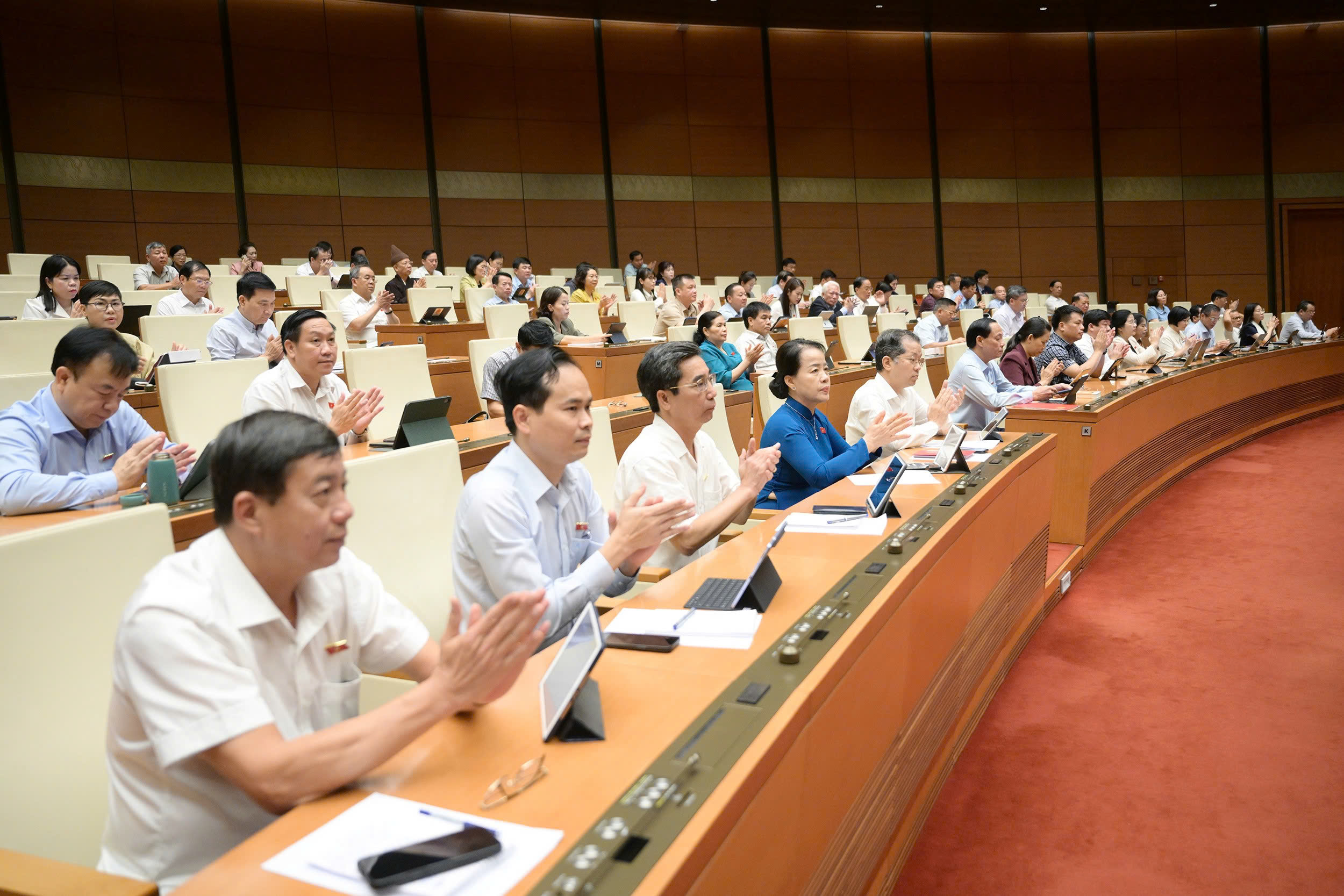 ĐBQH vắng mặt trên 2 ngày làm việc phải được Chủ tịch Quốc hội đồng ý- Ảnh 1. ĐBQH vắng mặt trên 2 ngày làm việc phải được Chủ tịch Quốc hội đồng ý- Ảnh 1.