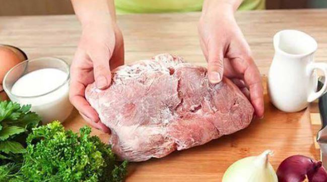 4 đại kỵ khi rã đông thực phẩm, biết mà tránh kẻo "rước hoạ"- Ảnh 1. 4 đại kỵ khi rã đông thực phẩm, biết mà tránh kẻo "rước hoạ"- Ảnh 1.