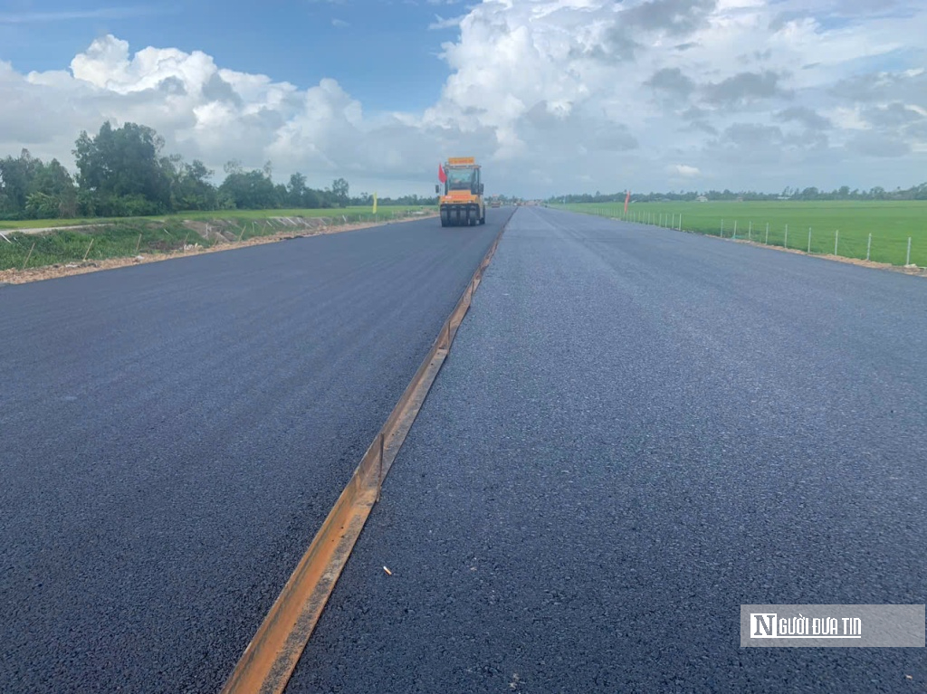 Gần 3.000 nhân lực "chạy nước rút" trên công trường cao tốc Cần Thơ – Cà Mau- Ảnh 4. Gần 3.000 nhân lực "chạy nước rút" trên công trường cao tốc Cần Thơ – Cà Mau- Ảnh 4.