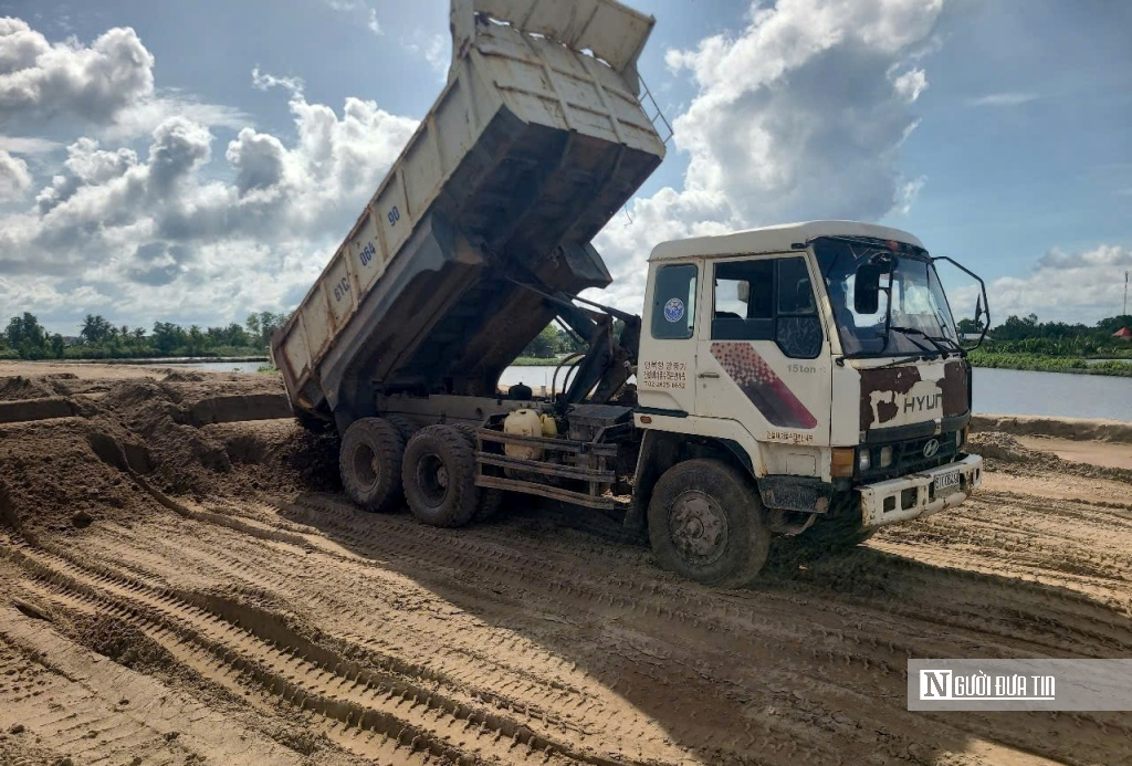 Gần 3.000 nhân lực "chạy nước rút" trên công trường cao tốc Cần Thơ – Cà Mau- Ảnh 7. Gần 3.000 nhân lực "chạy nước rút" trên công trường cao tốc Cần Thơ – Cà Mau- Ảnh 7.