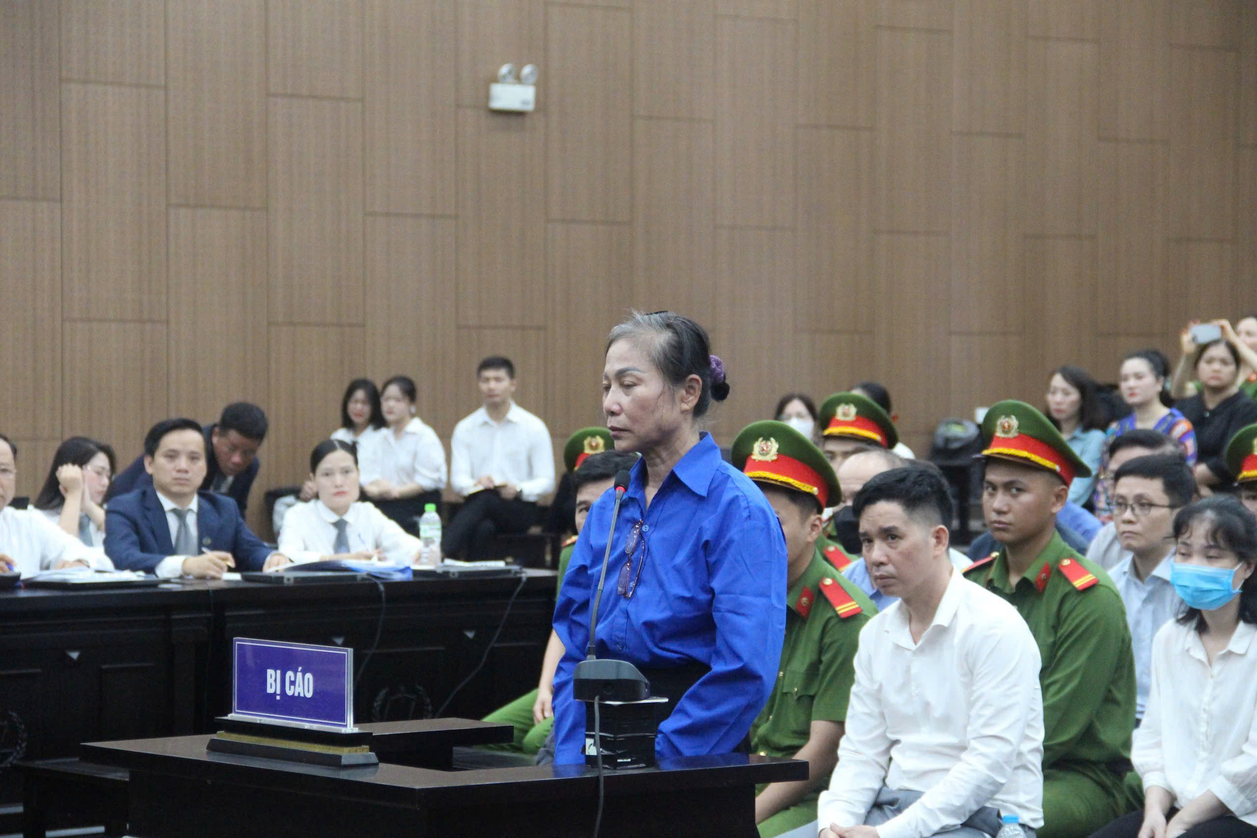 Cựu Bí thư Vĩnh Phúc khai nhận tiền của Hậu "Pháo" để giúp người nghèo, vay 1 triệu USD "tình cảm"- Ảnh 1. Cựu Bí thư Vĩnh Phúc khai nhận tiền của Hậu "Pháo" để giúp người nghèo, vay 1 triệu USD "tình cảm"- Ảnh 1.