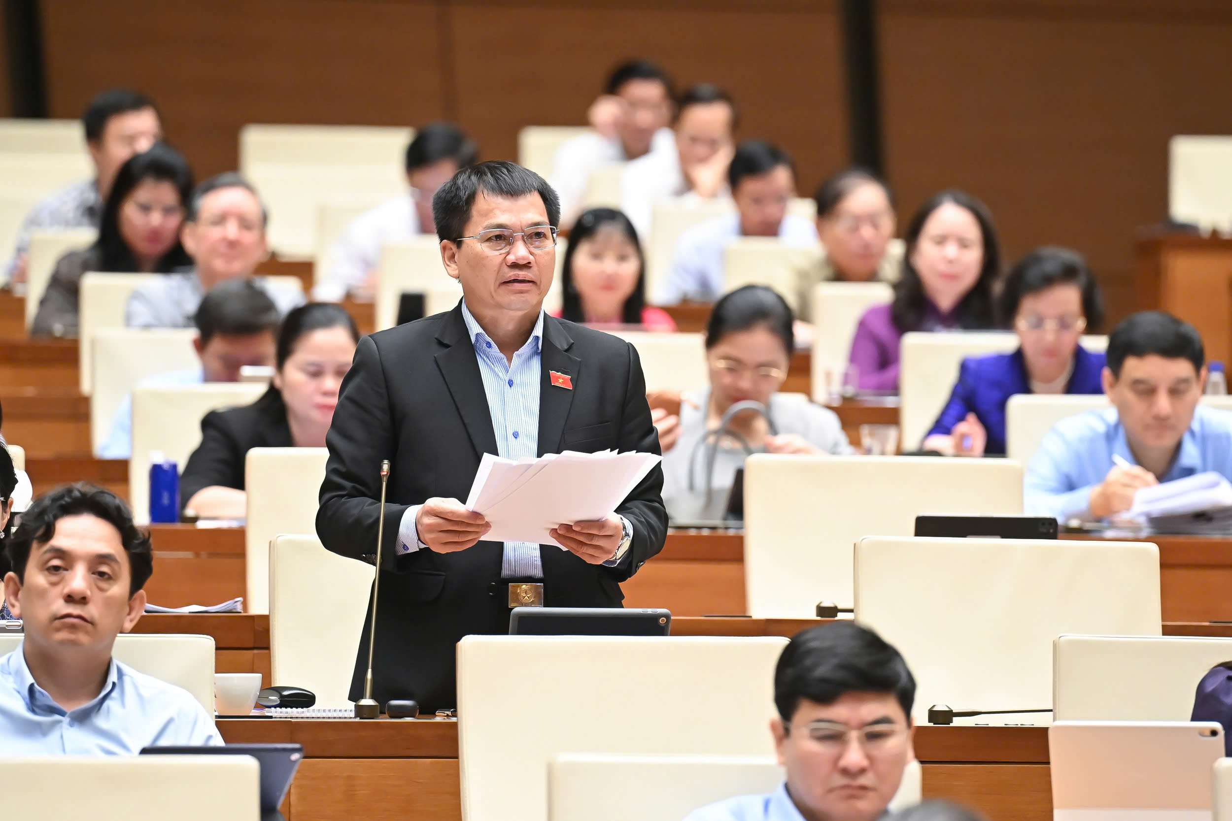 Bộ trưởng Bộ Quốc phòng làm rõ thẩm quyền ban bố tình trạng khẩn cấp- Ảnh 1. Bộ trưởng Bộ Quốc phòng làm rõ thẩm quyền ban bố tình trạng khẩn cấp- Ảnh 1.