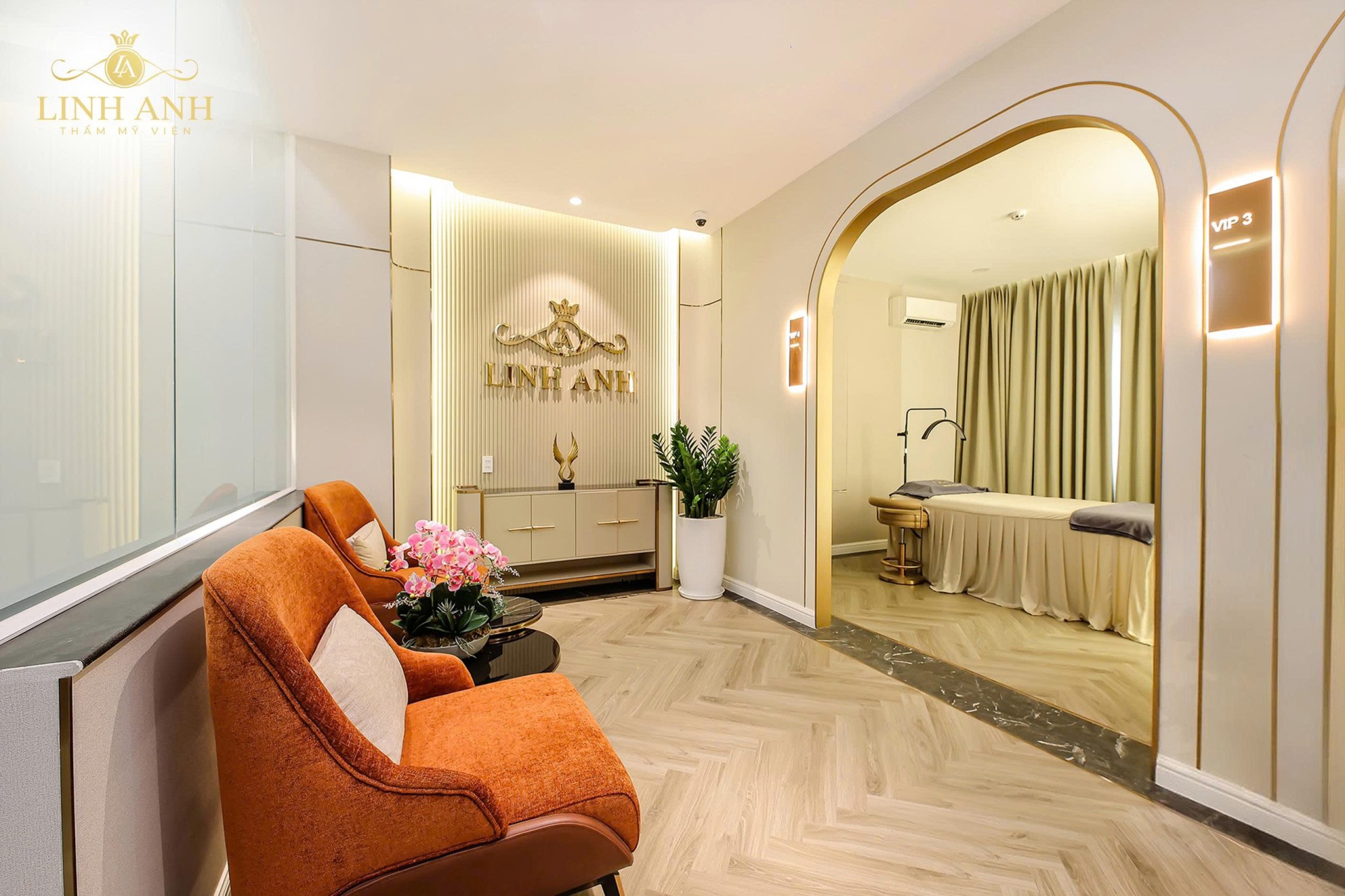 Khách hàng đúng đắn khi chọn thẩm mỹ Linh Anh là nơi thăng hạng nhan sắc.- Ảnh 1. Khách hàng đúng đắn khi chọn thẩm mỹ Linh Anh là nơi thăng hạng nhan sắc.- Ảnh 1.