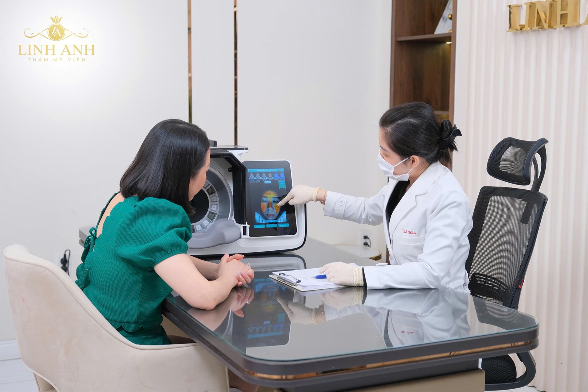 Khách hàng đúng đắn khi chọn thẩm mỹ Linh Anh là nơi thăng hạng nhan sắc.- Ảnh 3. Khách hàng đúng đắn khi chọn thẩm mỹ Linh Anh là nơi thăng hạng nhan sắc.- Ảnh 3.