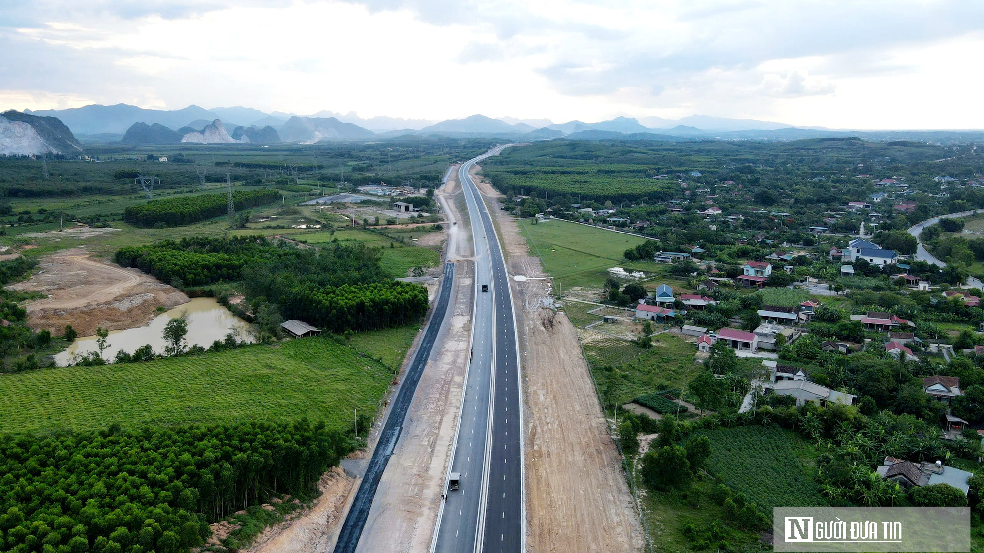 Hình hài cao tốc Vạn Ninh - Cam Lộ trước ngày thông xe kỹ thuật- Ảnh 1. Hình hài cao tốc Vạn Ninh - Cam Lộ trước ngày thông xe kỹ thuật- Ảnh 1.