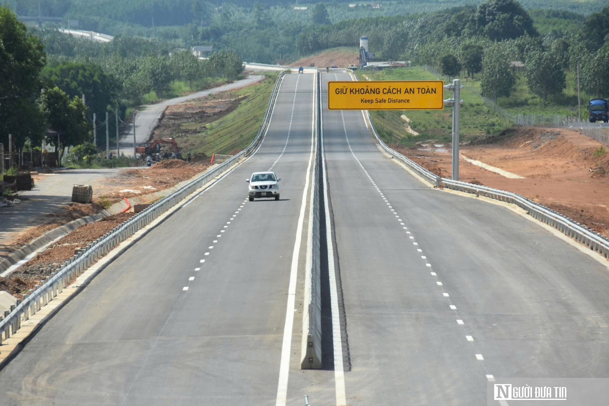Hình hài cao tốc Vạn Ninh - Cam Lộ trước ngày thông xe kỹ thuật- Ảnh 8. Hình hài cao tốc Vạn Ninh - Cam Lộ trước ngày thông xe kỹ thuật- Ảnh 8.
