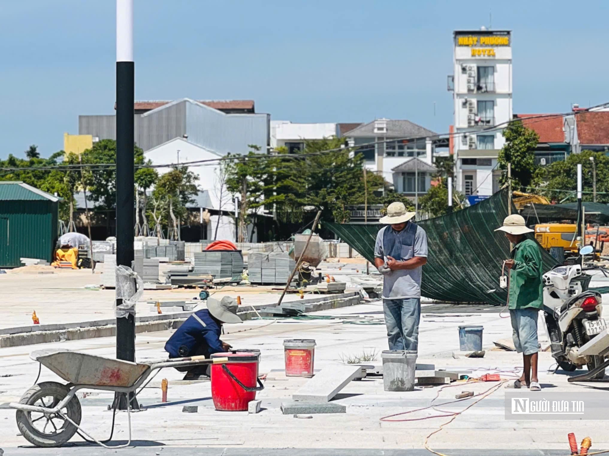 Công nhân mệt mài “chạy đua với mặt trời", để giữ bữa cơm gia đình- Ảnh 4. Công nhân mệt mài “chạy đua với mặt trời", để giữ bữa cơm gia đình- Ảnh 4.