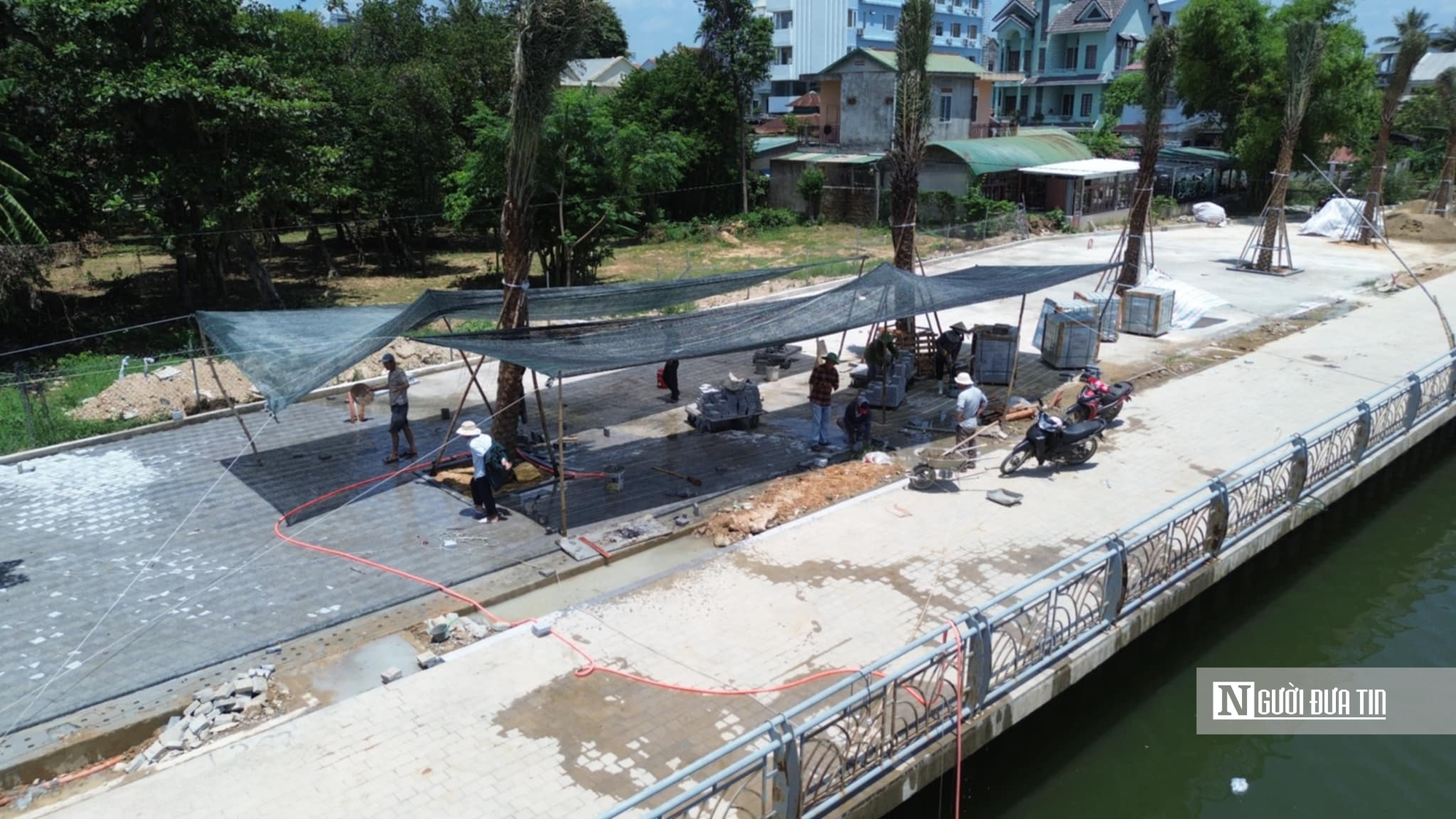 Công nhân mệt mài “chạy đua với mặt trời", để giữ bữa cơm gia đình- Ảnh 12. Công nhân mệt mài “chạy đua với mặt trời", để giữ bữa cơm gia đình- Ảnh 12.