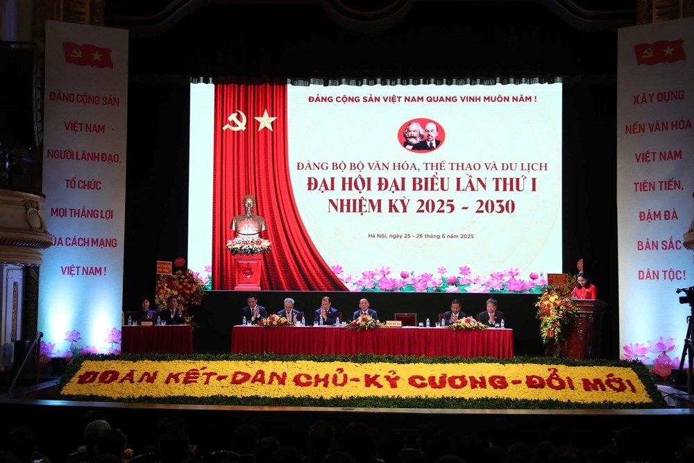 Khai mạc trọng thể Đại hội Đảng bộ Bộ VHTTDL nhiệm kỳ 2025-2030: Sứ mệnh giữ gìn hồn cốt dân tộc, khơi dậy khát vọng phát triển, lan tỏa niềm tin, trí tuệ và bản lĩnh Việt Nam- Ảnh 2. Khai mạc trọng thể Đại hội Đảng bộ Bộ VHTTDL nhiệm kỳ 2025-2030: Sứ mệnh giữ gìn hồn cốt dân tộc, khơi dậy khát vọng phát triển, lan tỏa niềm tin, trí tuệ và bản lĩnh Việt Nam- Ảnh 2.