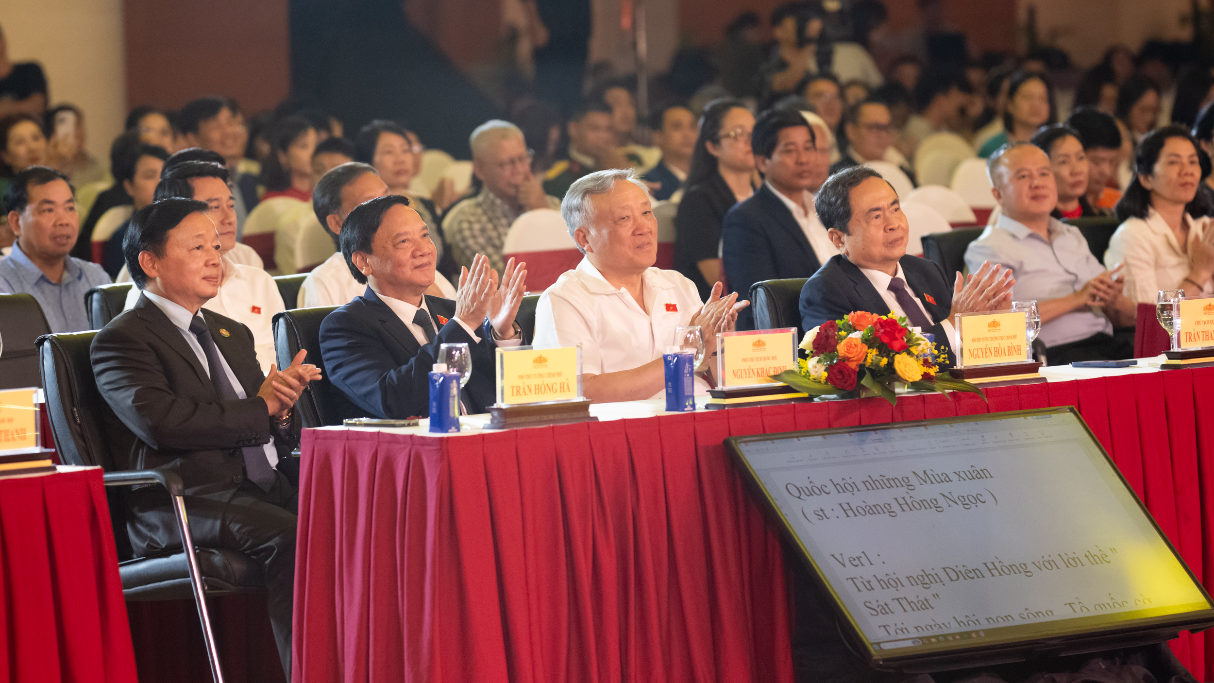 Chủ tịch Quốc hội trao giải cuộc vận động sáng tác ca khúc về Quốc hội và HĐND- Ảnh 1. Chủ tịch Quốc hội trao giải cuộc vận động sáng tác ca khúc về Quốc hội và HĐND- Ảnh 1.