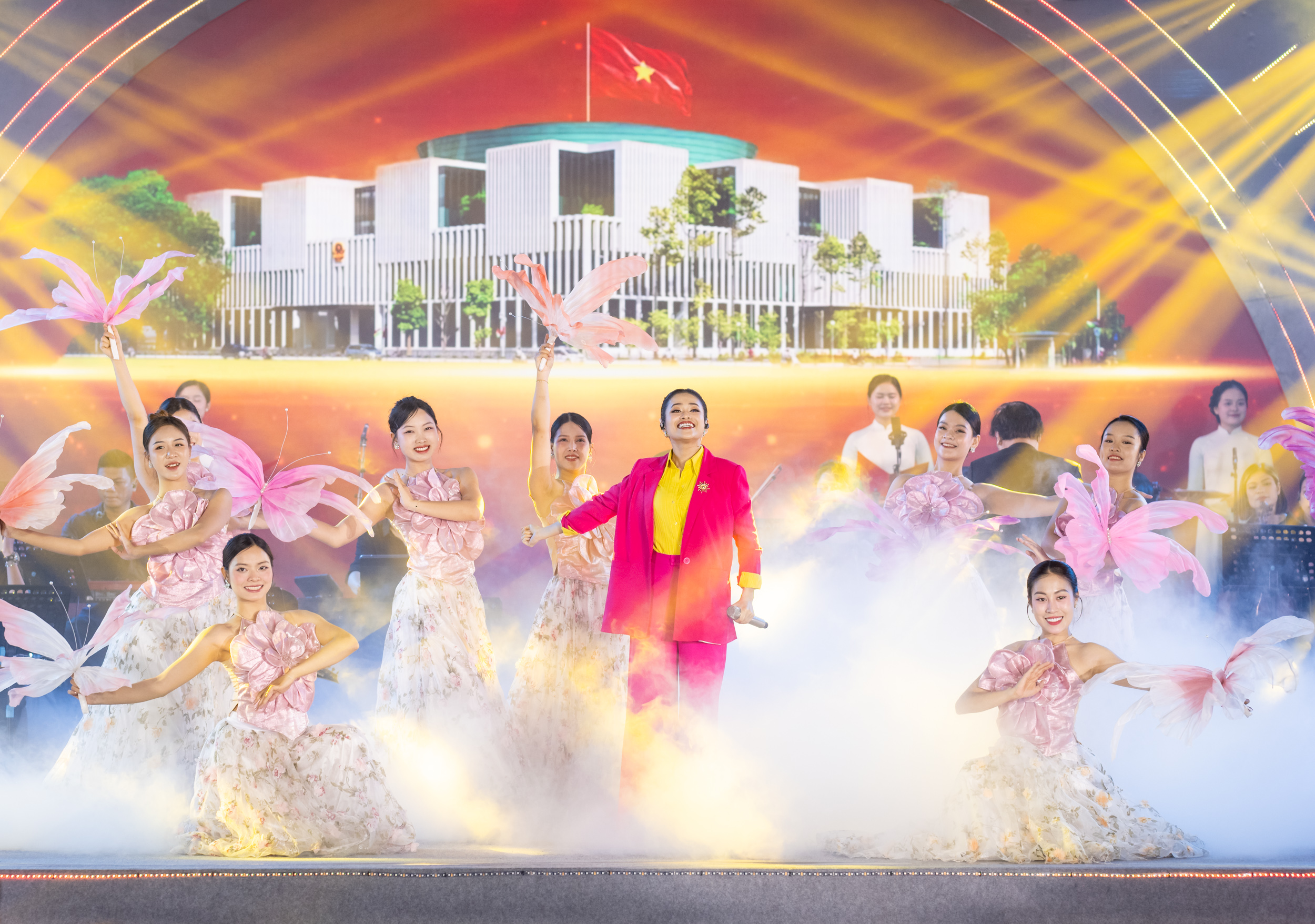 Chủ tịch Quốc hội trao giải cuộc vận động sáng tác ca khúc về Quốc hội và HĐND- Ảnh 4. Chủ tịch Quốc hội trao giải cuộc vận động sáng tác ca khúc về Quốc hội và HĐND- Ảnh 4.
