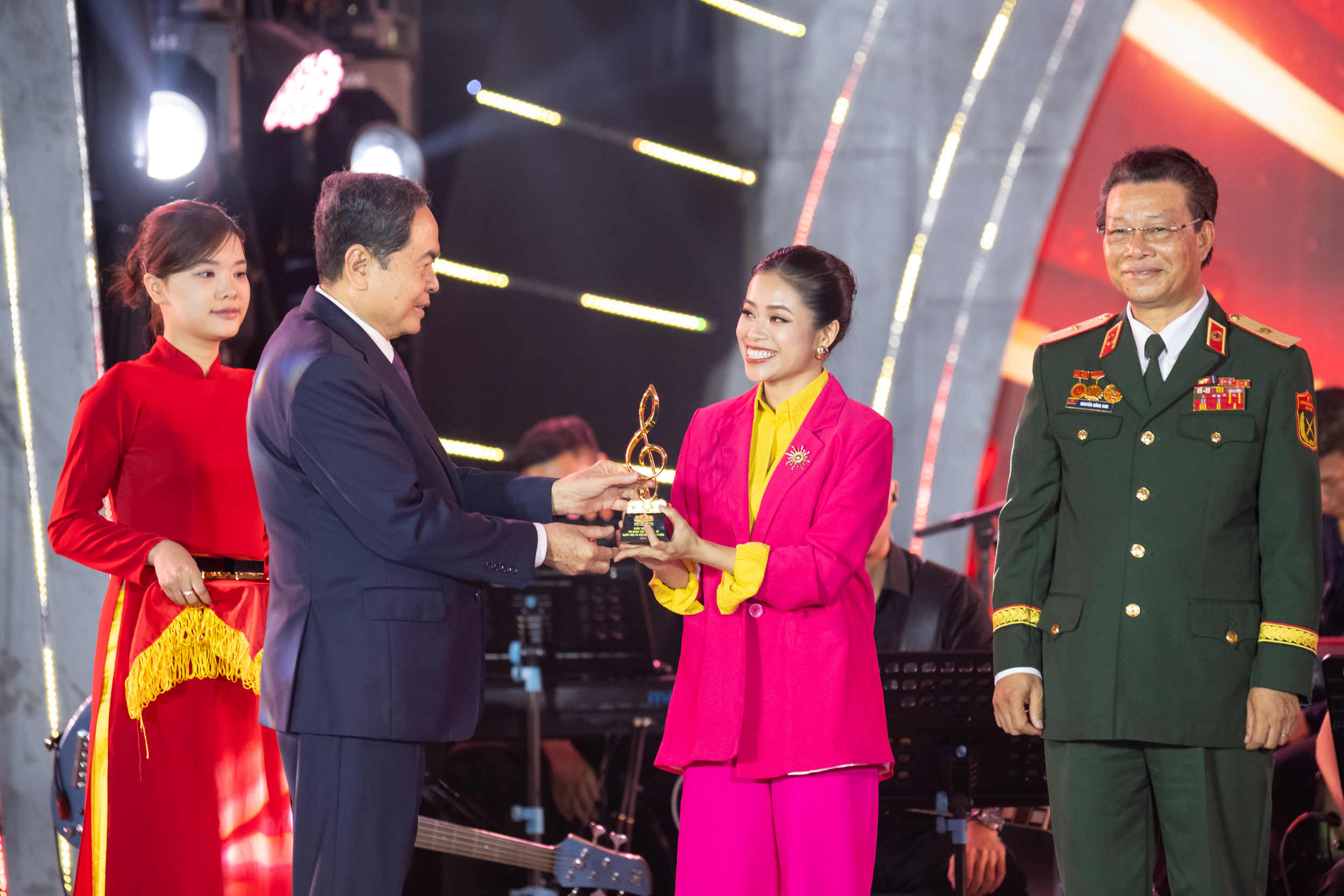 Chủ tịch Quốc hội trao giải cuộc vận động sáng tác ca khúc về Quốc hội và HĐND- Ảnh 6. Chủ tịch Quốc hội trao giải cuộc vận động sáng tác ca khúc về Quốc hội và HĐND- Ảnh 6.