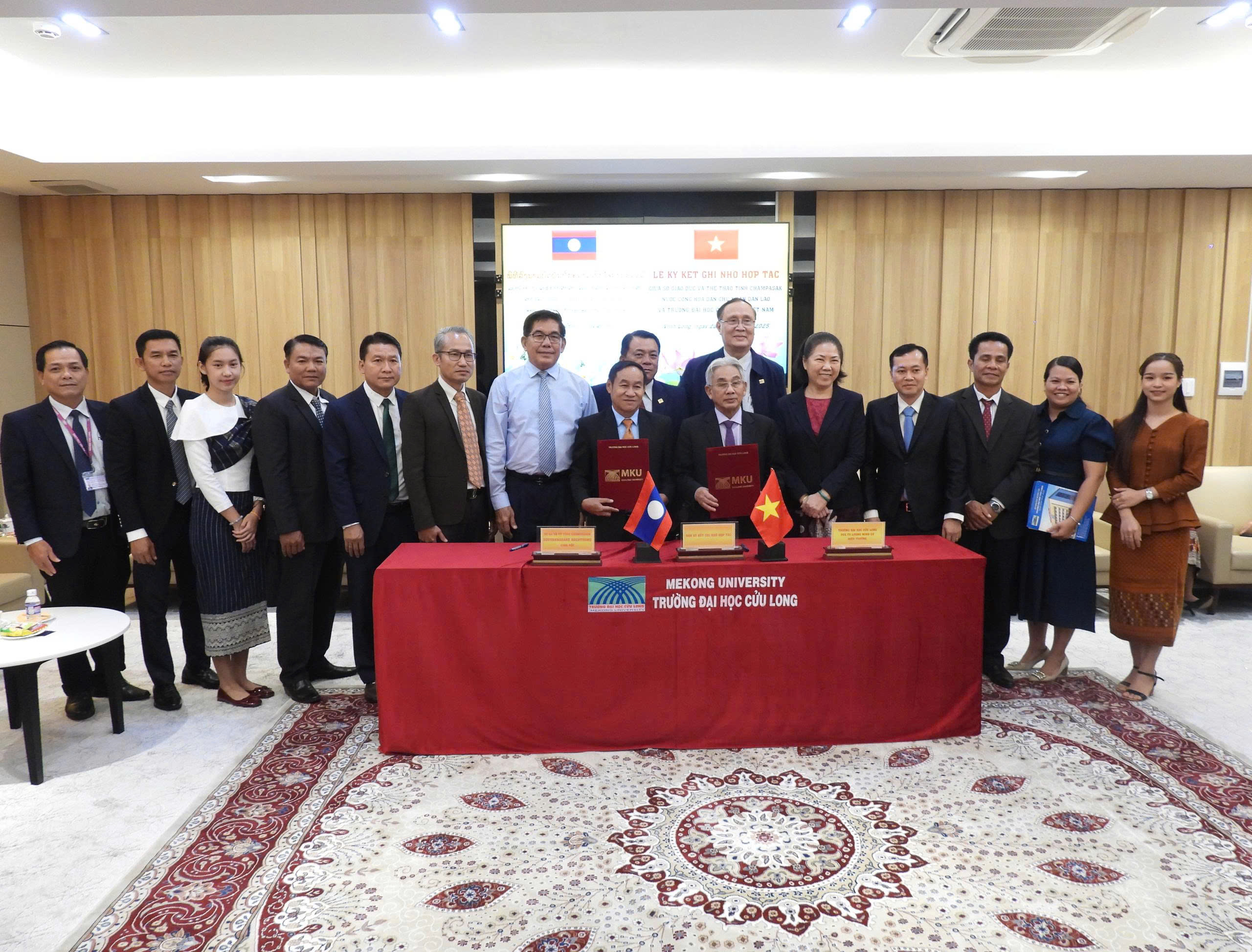 Trường ĐH Cửu Long tăng cường hợp tác đào tạo nguồn nhân lực cho nước CHDCND Lào- Ảnh 4. Trường ĐH Cửu Long tăng cường hợp tác đào tạo nguồn nhân lực cho nước CHDCND Lào- Ảnh 4.
