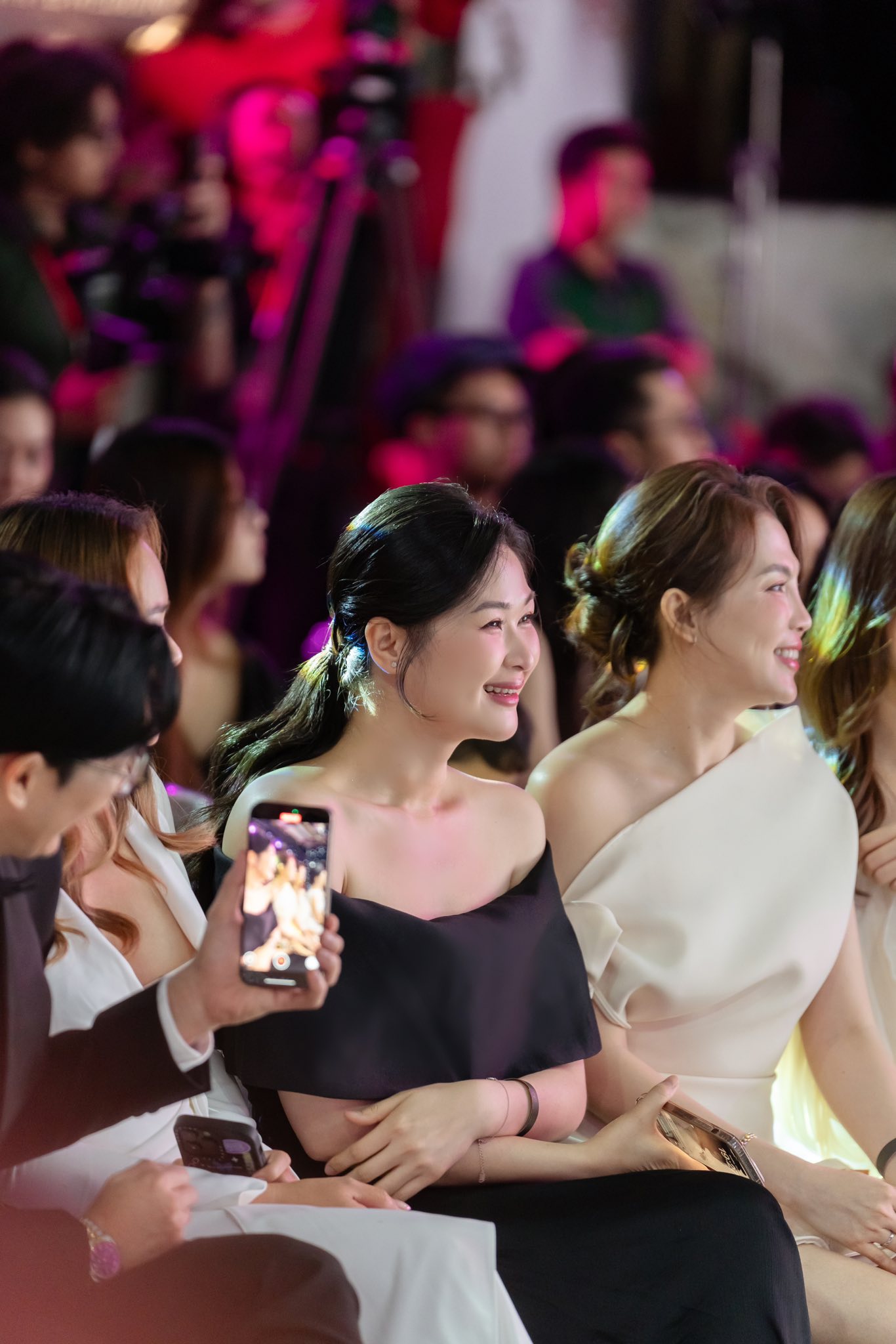 Động thái gây chú ý của Huy Khánh khi nhắn Mạc Anh Thư: "Mãi bên nhau bạn nhé"- Ảnh 5. Động thái gây chú ý của Huy Khánh khi nhắn Mạc Anh Thư: "Mãi bên nhau bạn nhé"- Ảnh 5.