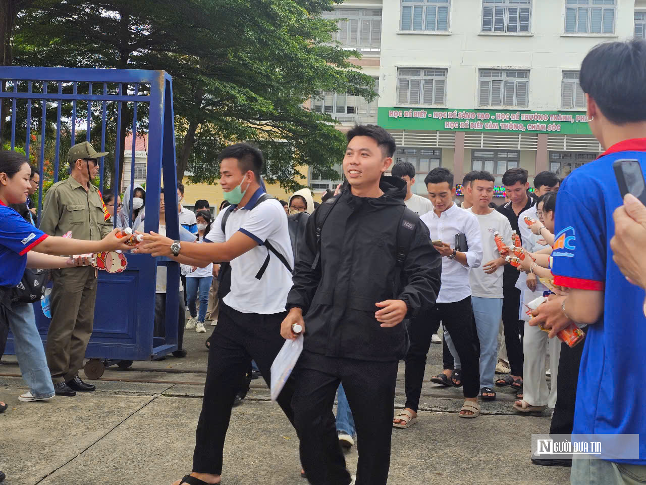 Tp.HCM: Lần đầu tiên cho phép thí sinh thi khác điểm ghi trên thẻ dự thi- Ảnh 2. Tp.HCM: Lần đầu tiên cho phép thí sinh thi khác điểm ghi trên thẻ dự thi- Ảnh 2.