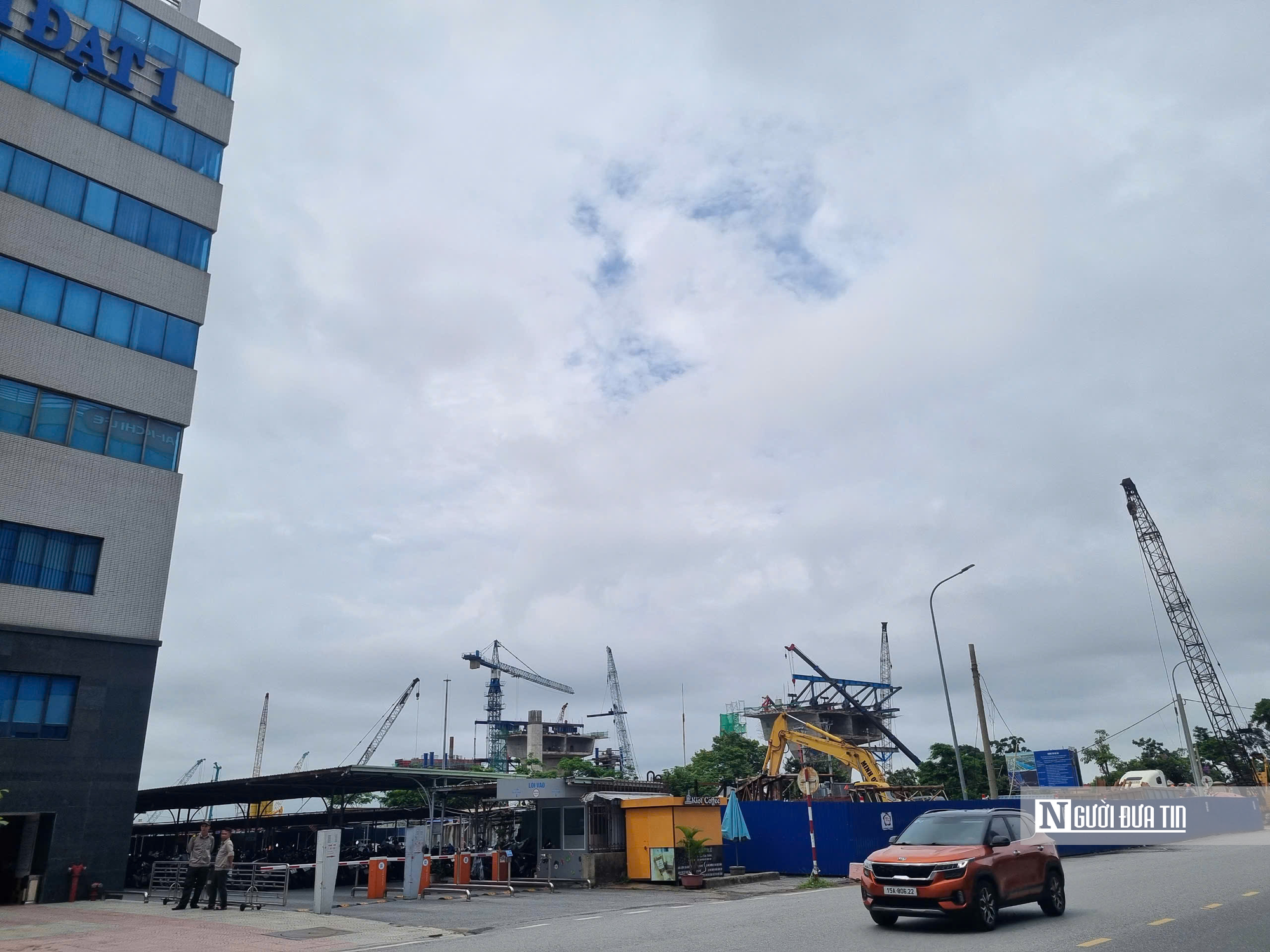 Cha con Tổng Giám đốc DVC sang tay hơn 4 triệu cổ phiếu- Ảnh 2. Cha con Tổng Giám đốc DVC sang tay hơn 4 triệu cổ phiếu- Ảnh 2.