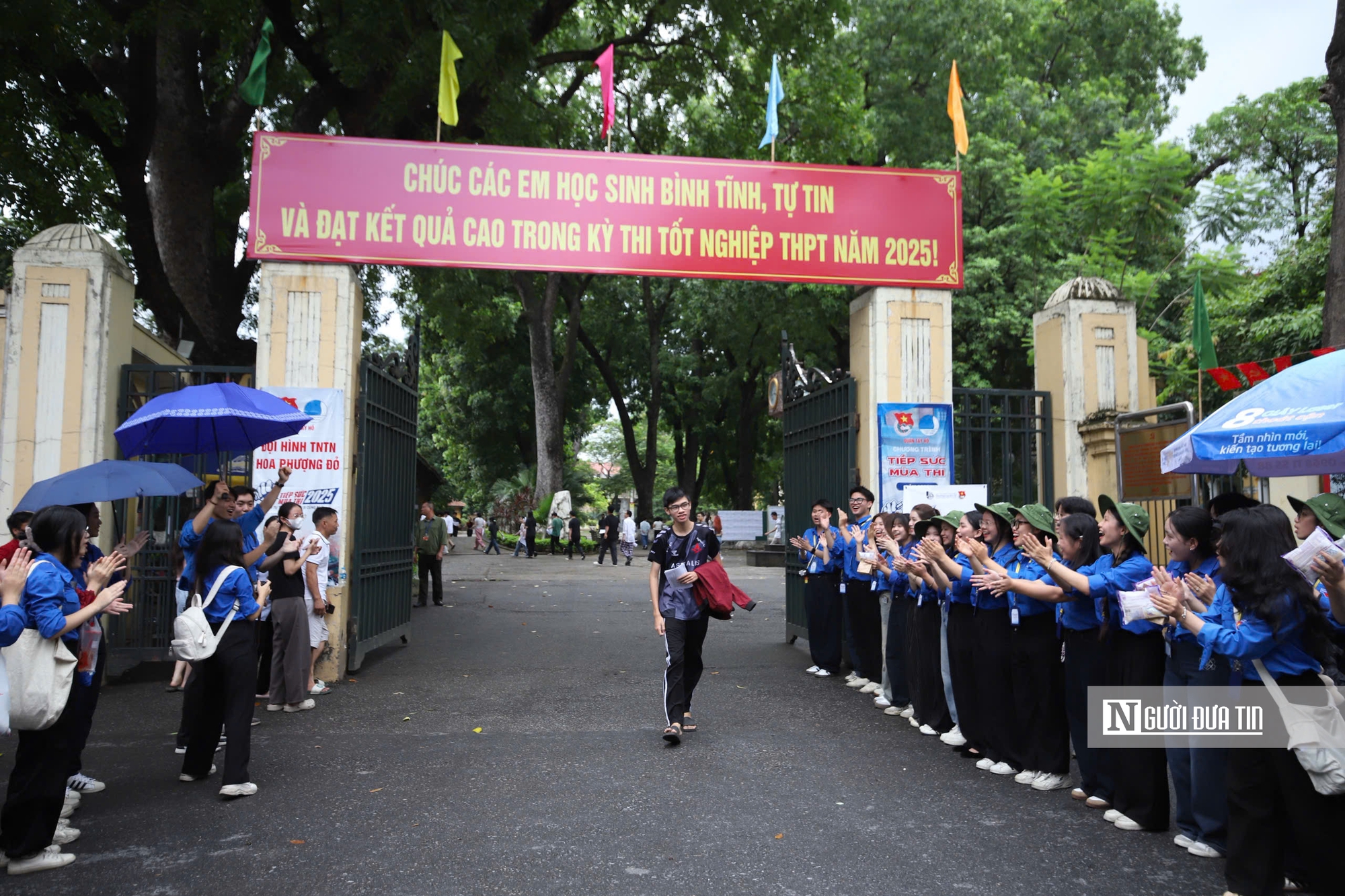 Vượt "vũ môn" lần hai: Nhiều thí sinh tự do hài lòng với bài thi tốt nghiệp tiếng Anh- Ảnh 1. Vượt "vũ môn" lần hai: Nhiều thí sinh tự do hài lòng với bài thi tốt nghiệp tiếng Anh- Ảnh 1.