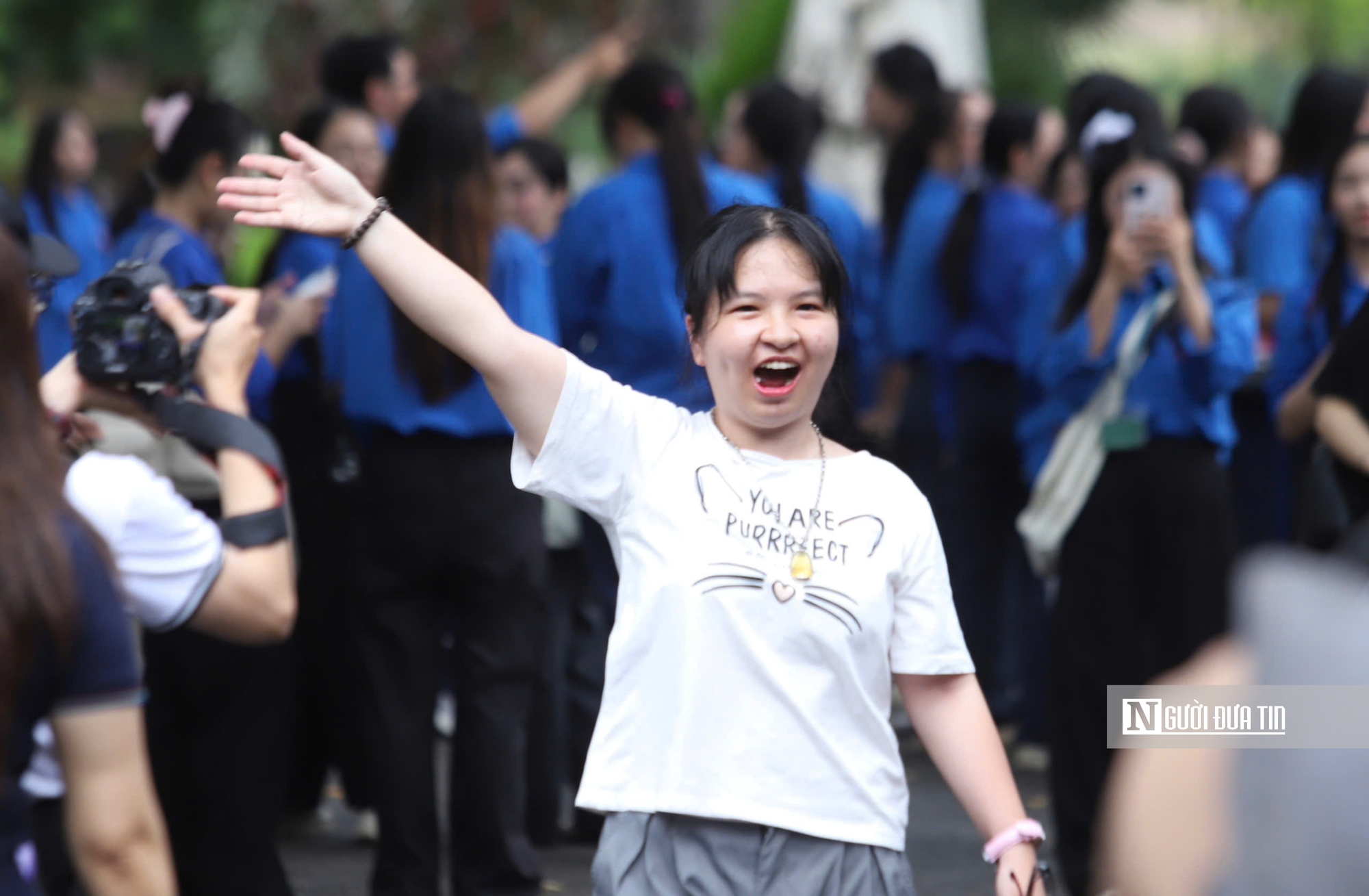 Vượt "vũ môn" lần hai: Nhiều thí sinh tự do hài lòng với bài thi tốt nghiệp tiếng Anh- Ảnh 9. Vượt "vũ môn" lần hai: Nhiều thí sinh tự do hài lòng với bài thi tốt nghiệp tiếng Anh- Ảnh 9.