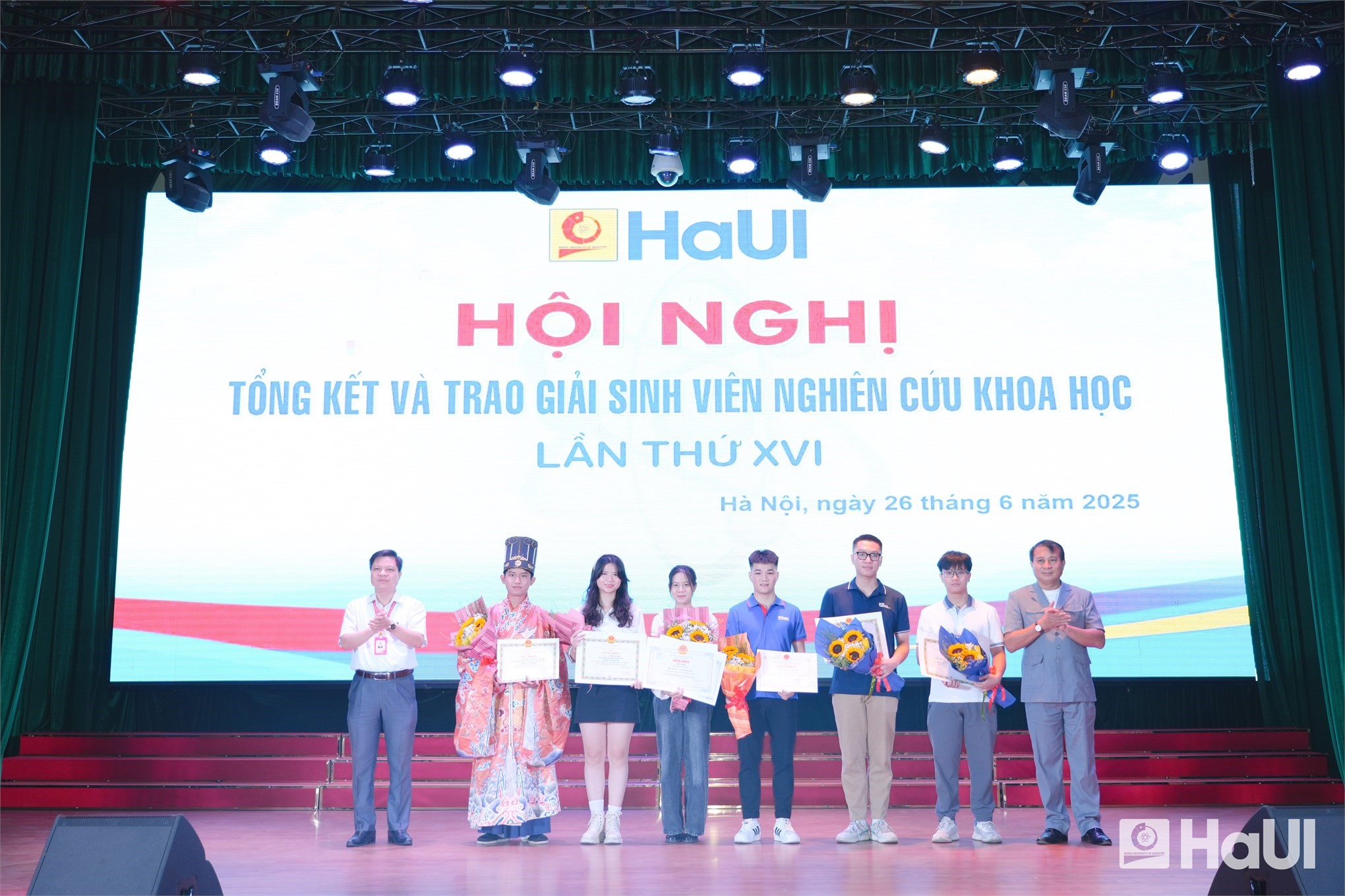 Từ giảng đường ra thế giới: Sinh viên HaUI ghi dấu ấn trên các tạp chí khoa học quốc tế- Ảnh 3. Từ giảng đường ra thế giới: Sinh viên HaUI ghi dấu ấn trên các tạp chí khoa học quốc tế- Ảnh 3.