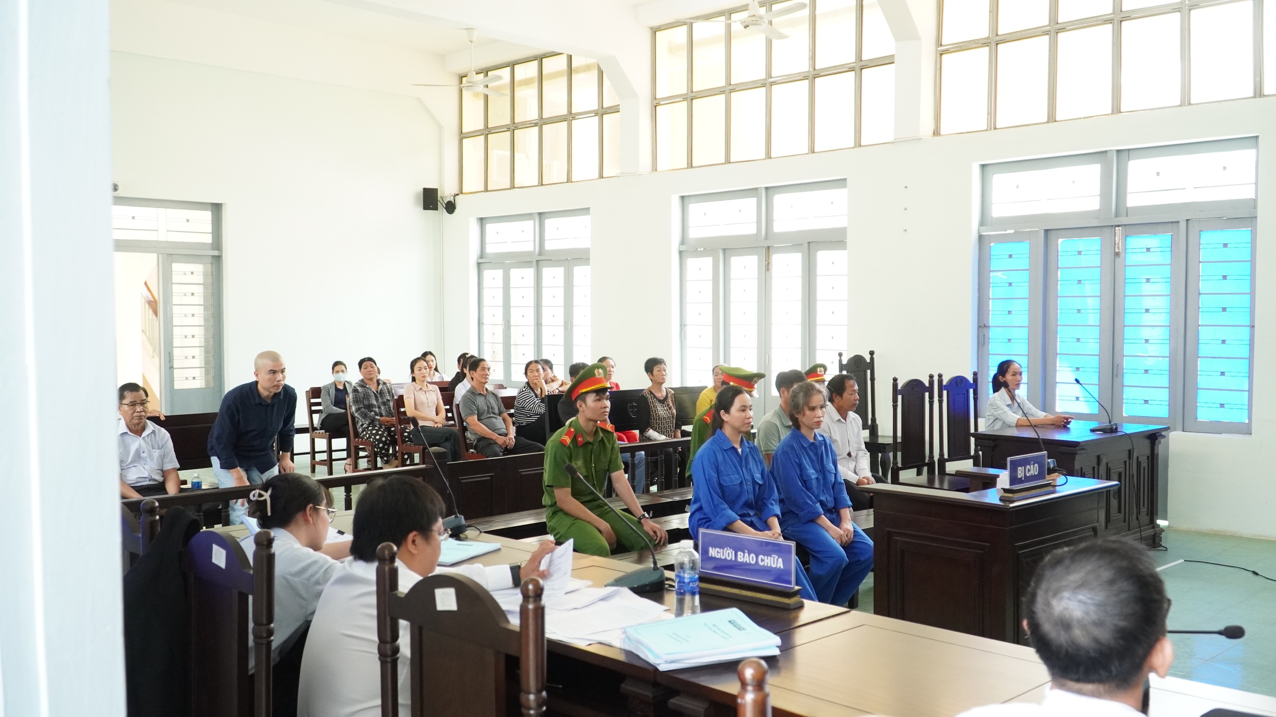 Trả hồ sơ vụ giữ người trái pháp luật để “trừ tà”- Ảnh 2. Trả hồ sơ vụ giữ người trái pháp luật để “trừ tà”- Ảnh 2.