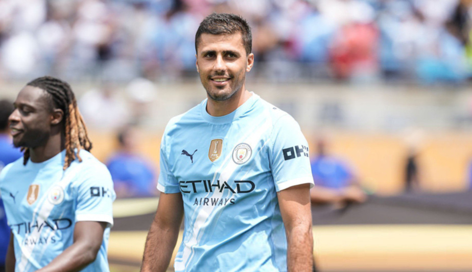 Rodri đá chính cho Man City sau quãng thời gian dài dưỡng thương. Rodri đá chính cho Man City sau quãng thời gian dài dưỡng thương.