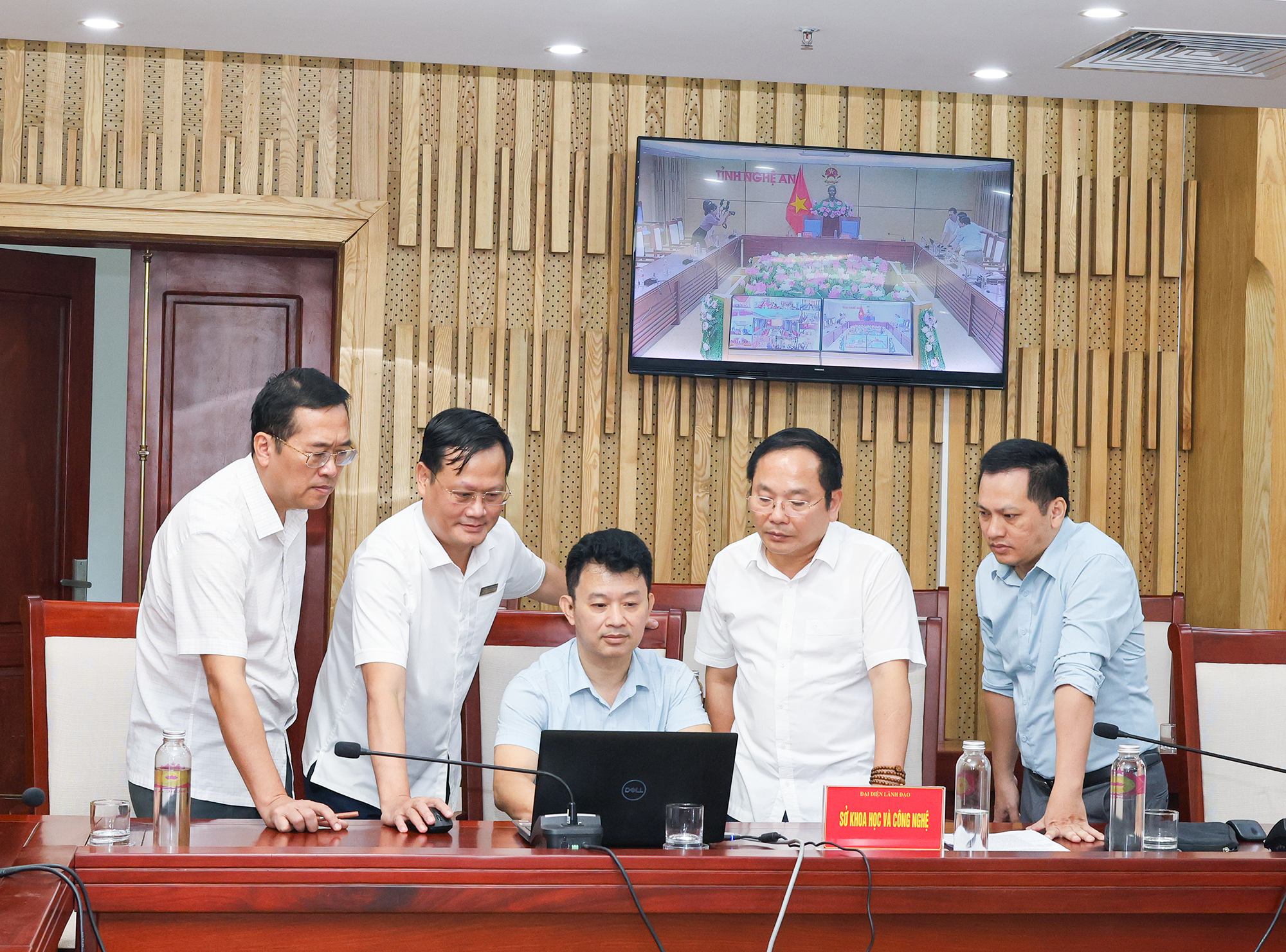 Nghệ An tổ chức vận hành thử 5 nền tảng số phục vụ chính quyền địa phương 2 cấp- Ảnh 2. Nghệ An tổ chức vận hành thử 5 nền tảng số phục vụ chính quyền địa phương 2 cấp- Ảnh 2.