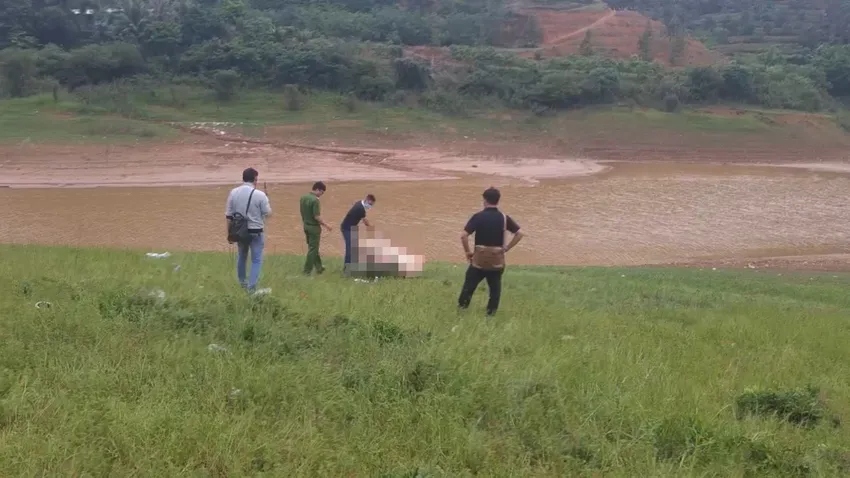 Đi giăng lưới, phát hiện thi thể nam giới bị trói tay trôi trên sông- Ảnh 1. Đi giăng lưới, phát hiện thi thể nam giới bị trói tay trôi trên sông- Ảnh 1.