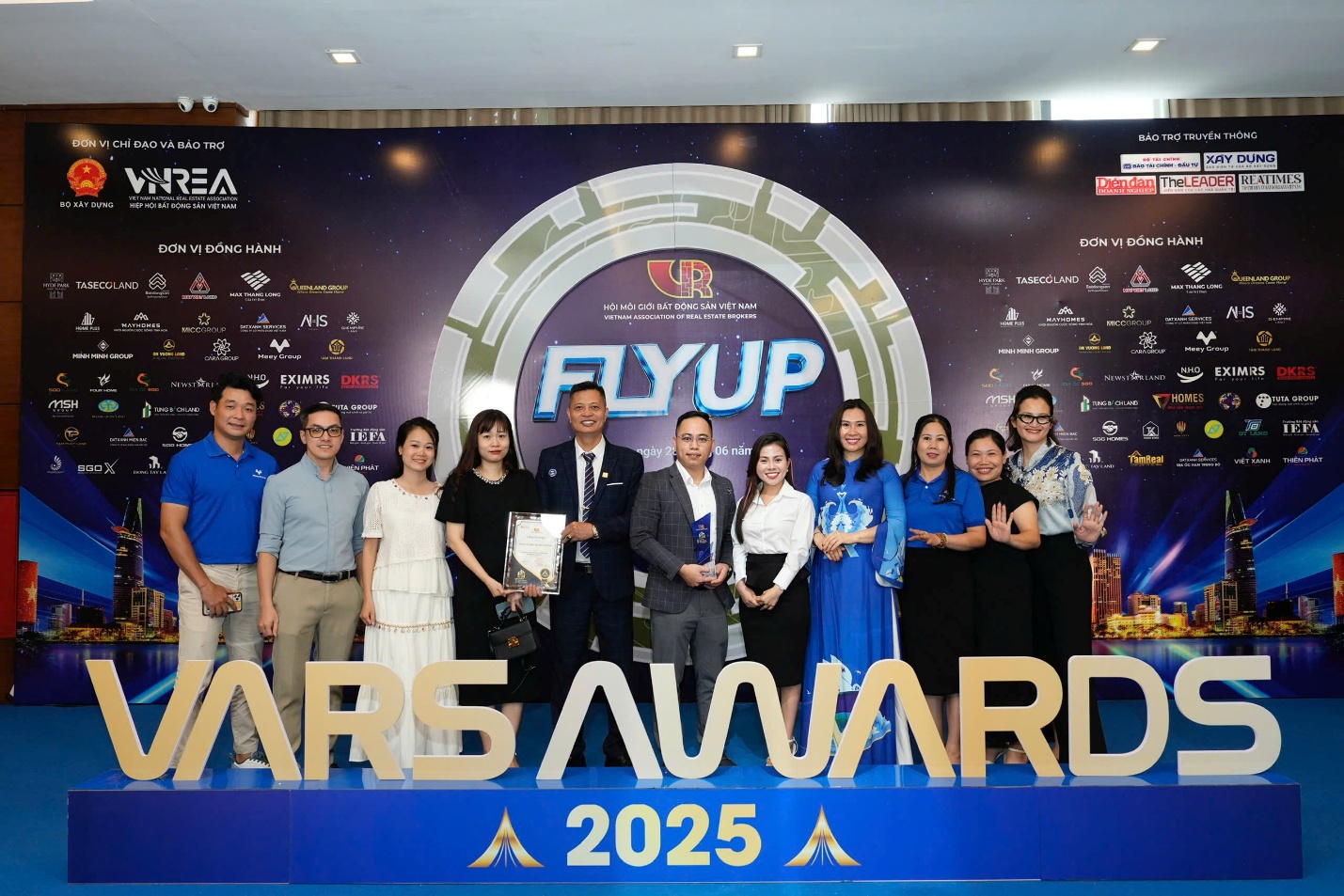 Ứng dụng Meey CRM và Meey 3D gây ấn tượng tại Ngày hội Môi giới bất động sản 2025- Ảnh 1. Ứng dụng Meey CRM và Meey 3D gây ấn tượng tại Ngày hội Môi giới bất động sản 2025- Ảnh 1.