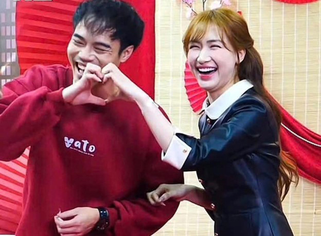 Ca sĩ Hòa Minzy cùng cầu thủ Văn Toàn tái xuất khiến dân tình "đứng ngồi không yên"- Ảnh 6. Ca sĩ Hòa Minzy cùng cầu thủ Văn Toàn tái xuất khiến dân tình "đứng ngồi không yên"- Ảnh 6.