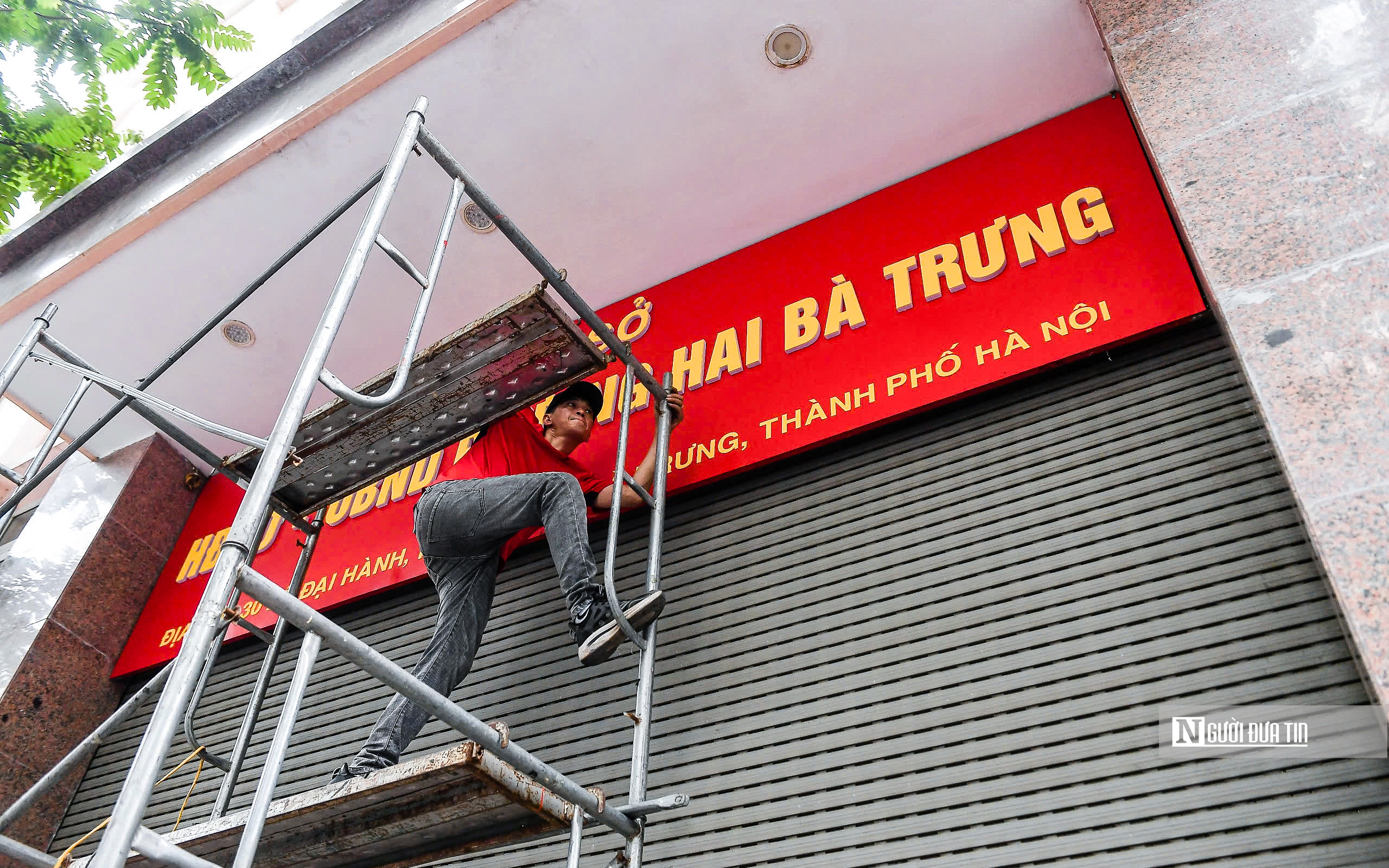 Đồng loạt thay biển trụ sở 126 xã, phường mới ở Hà Nội- Ảnh 10. Đồng loạt thay biển trụ sở 126 xã, phường mới ở Hà Nội- Ảnh 10.
