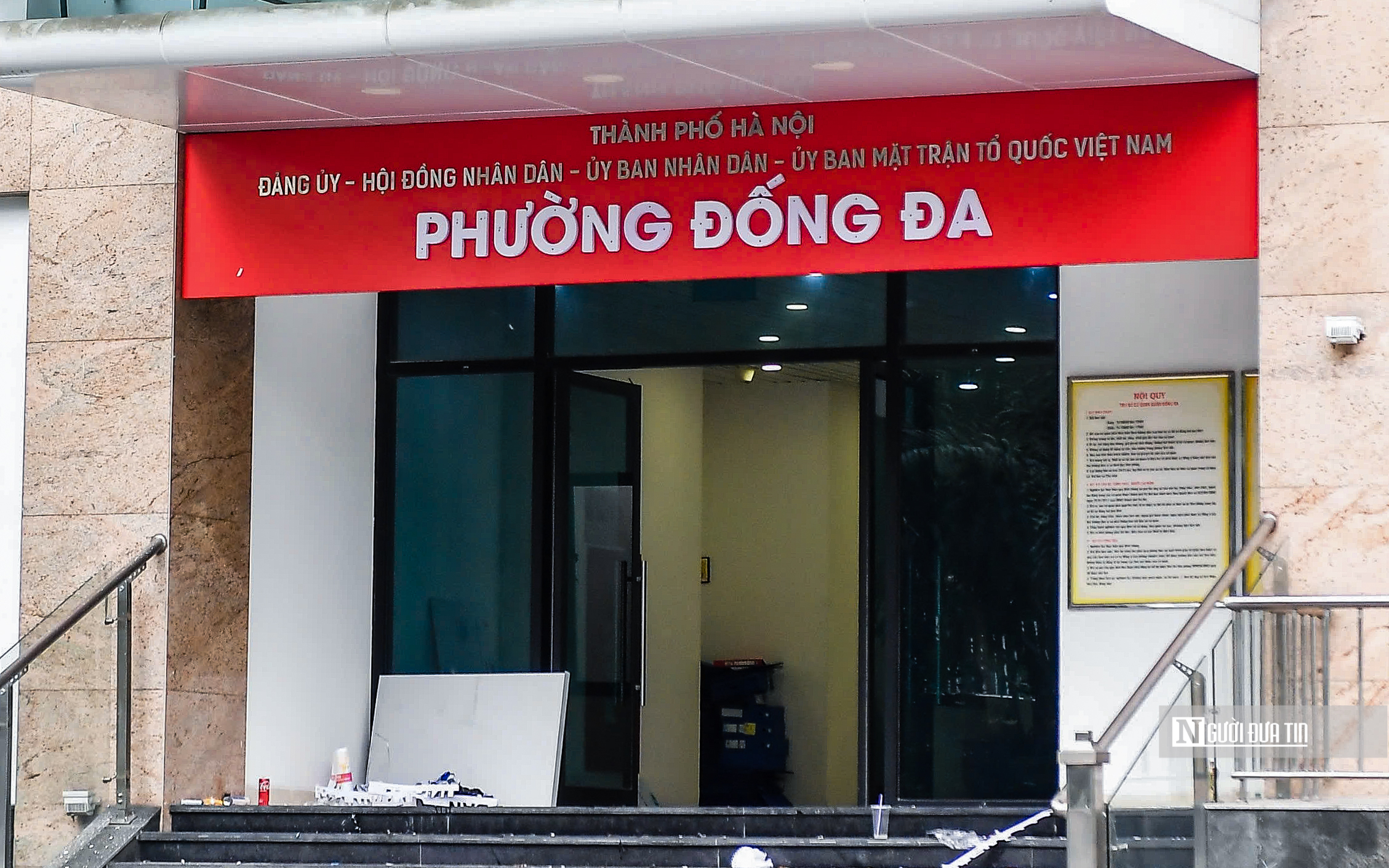Đồng loạt thay biển trụ sở 126 xã, phường mới ở Hà Nội- Ảnh 4. Đồng loạt thay biển trụ sở 126 xã, phường mới ở Hà Nội- Ảnh 4.